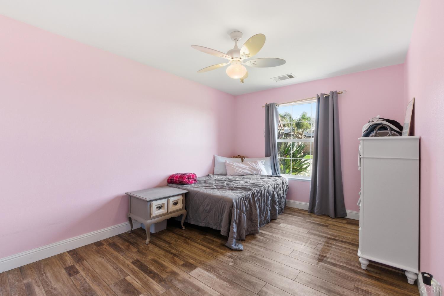 1964 N Fitzgerald Ln, Hanford, CA 93230