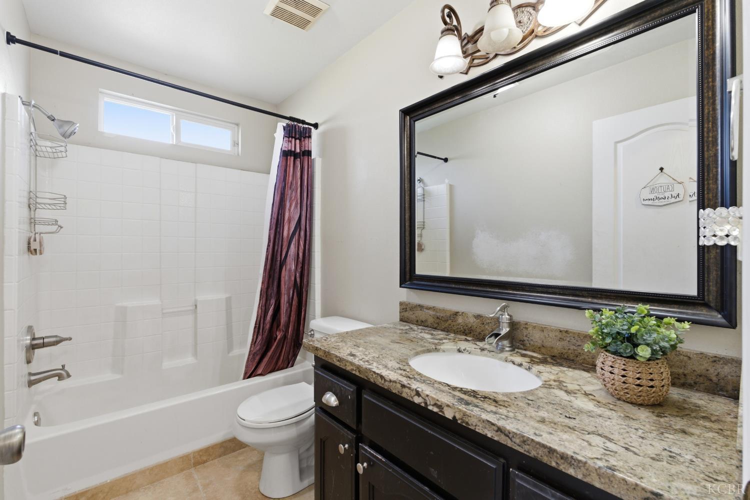 1964 N Fitzgerald Ln, Hanford, CA 93230