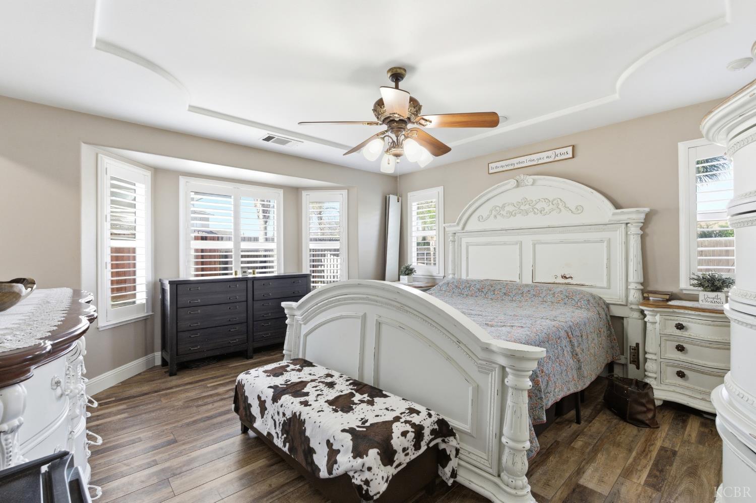 1964 N Fitzgerald Ln, Hanford, CA 93230