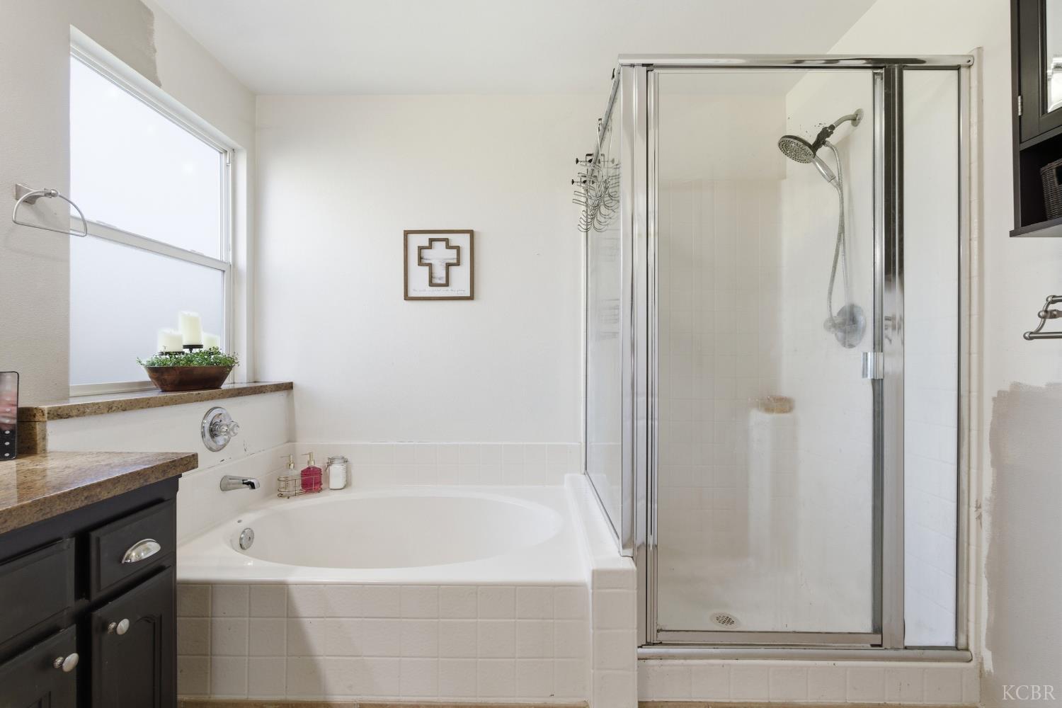 1964 N Fitzgerald Ln, Hanford, CA 93230