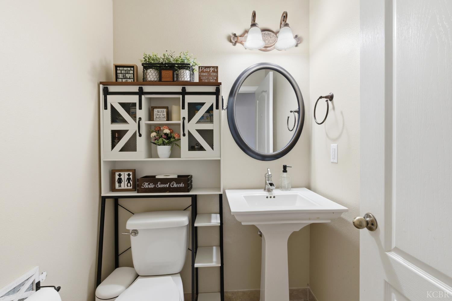 1964 N Fitzgerald Ln, Hanford, CA 93230