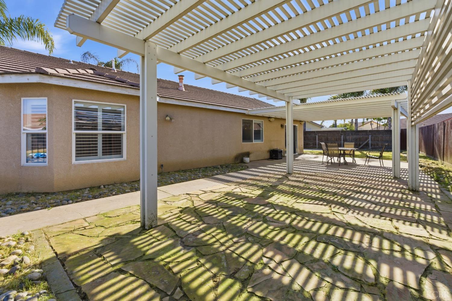 1964 N Fitzgerald Ln, Hanford, CA 93230