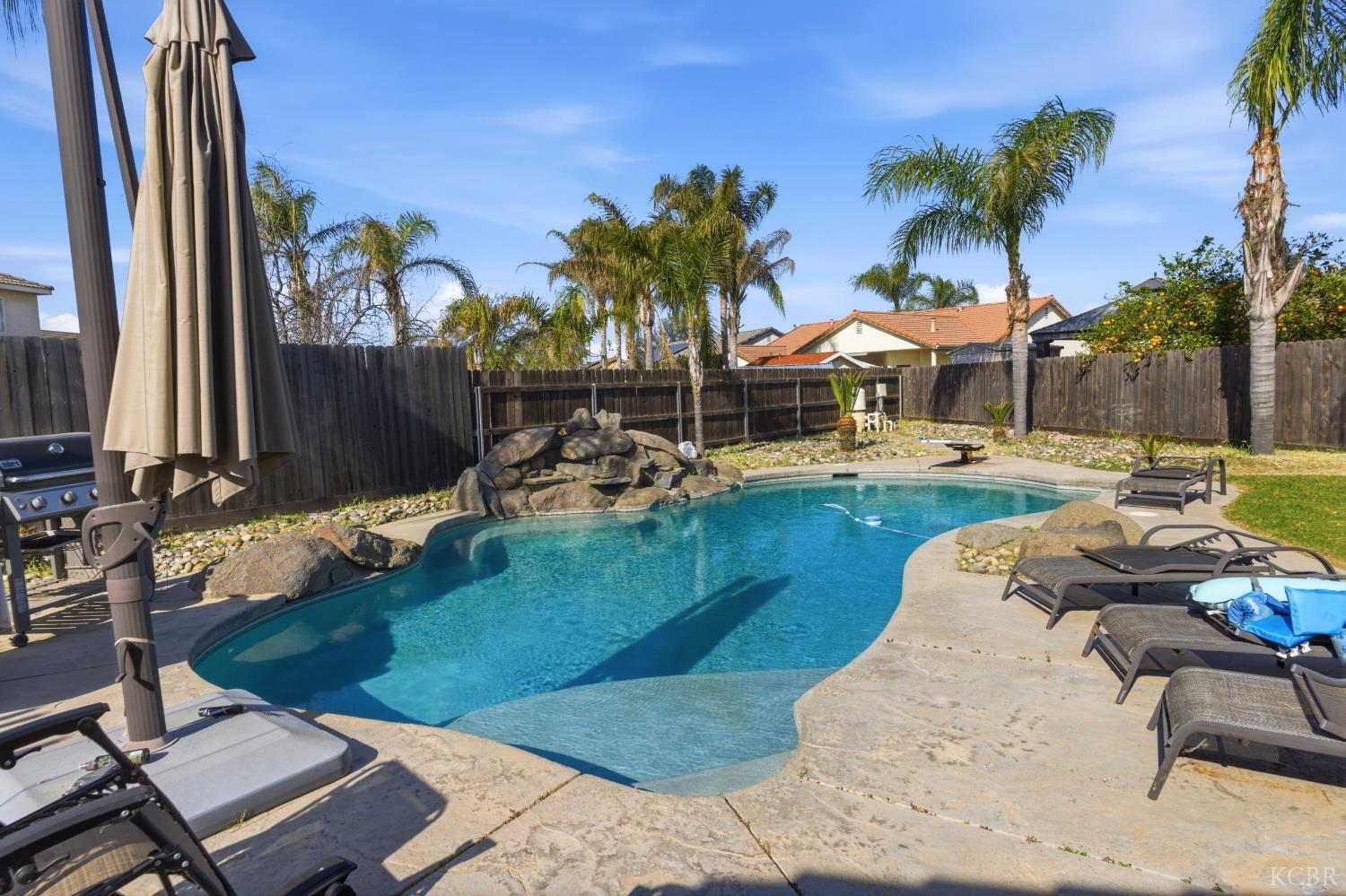 1964 N Fitzgerald Ln, Hanford, CA 93230