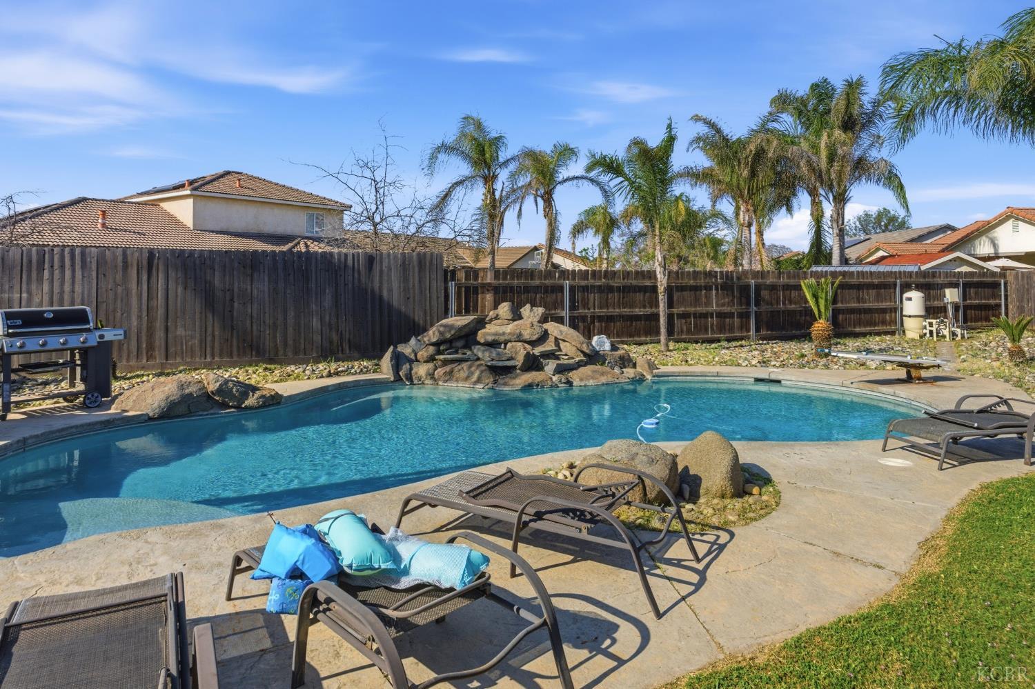 1964 N Fitzgerald Ln, Hanford, CA 93230