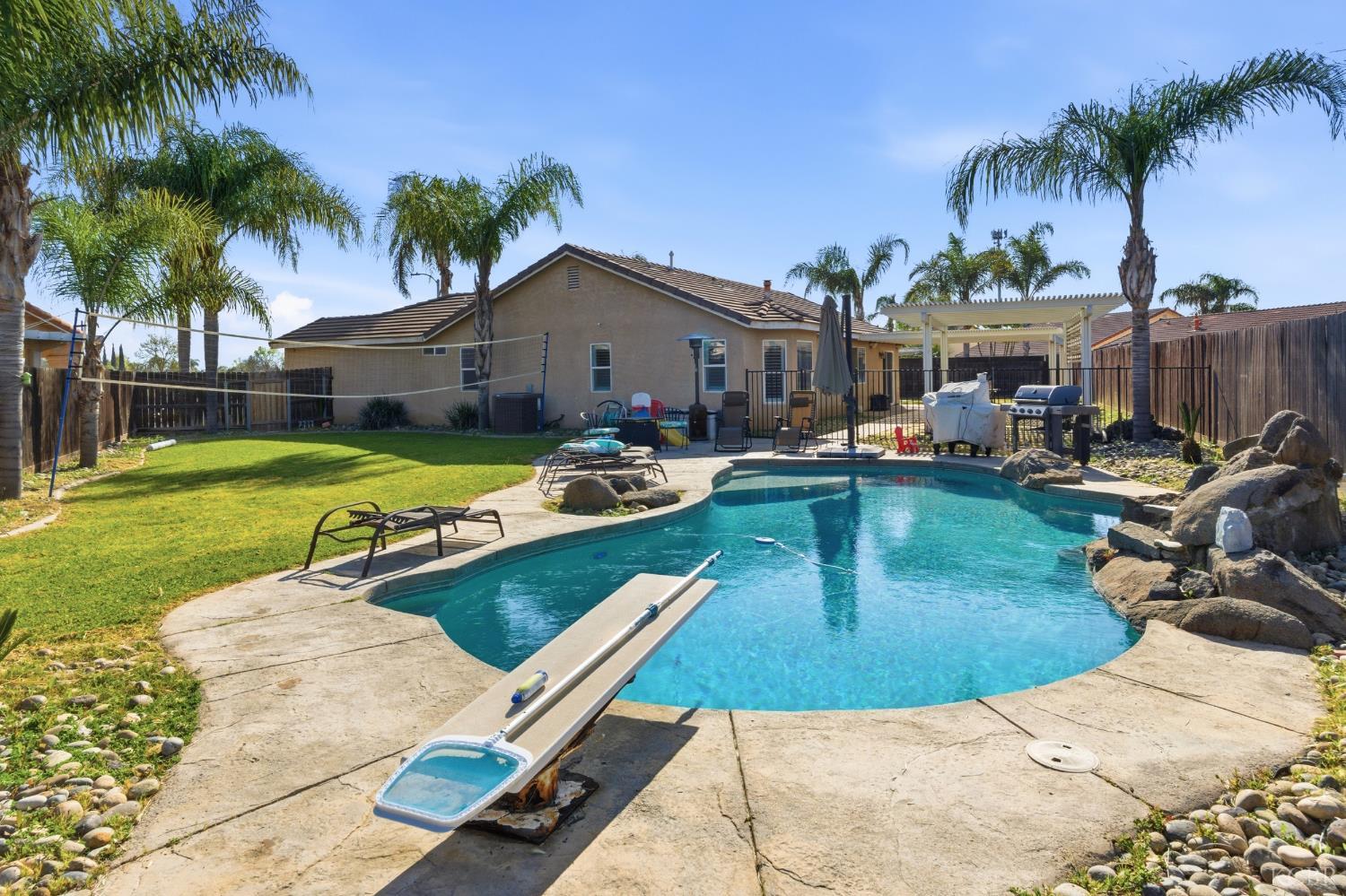 1964 N Fitzgerald Ln, Hanford, CA 93230