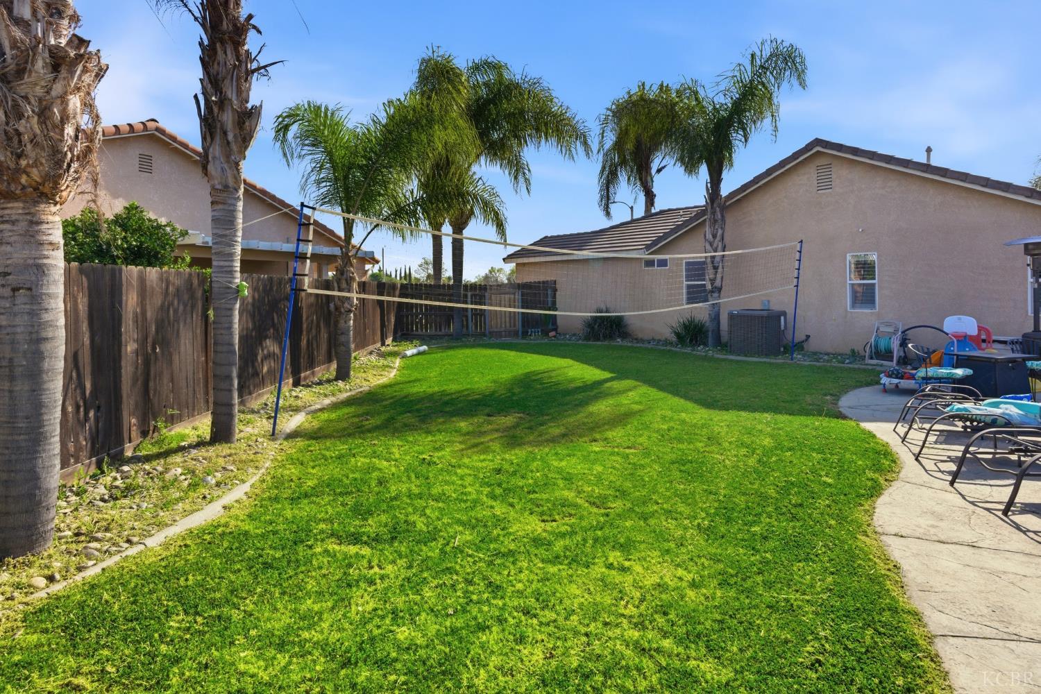 1964 N Fitzgerald Ln, Hanford, CA 93230