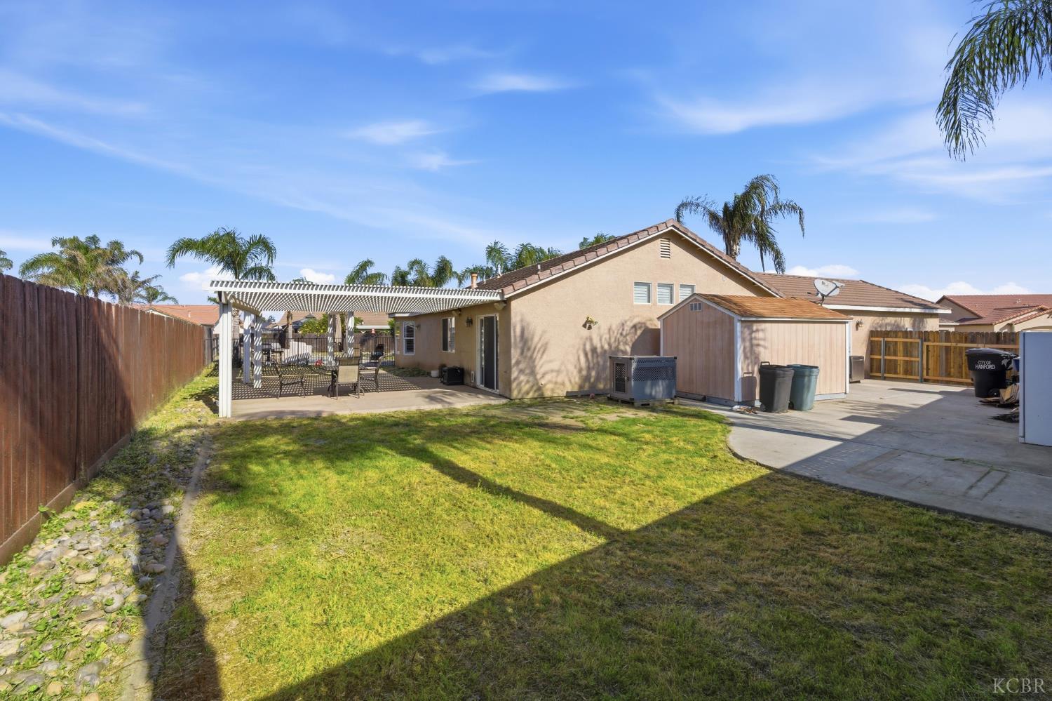 1964 N Fitzgerald Ln, Hanford, CA 93230