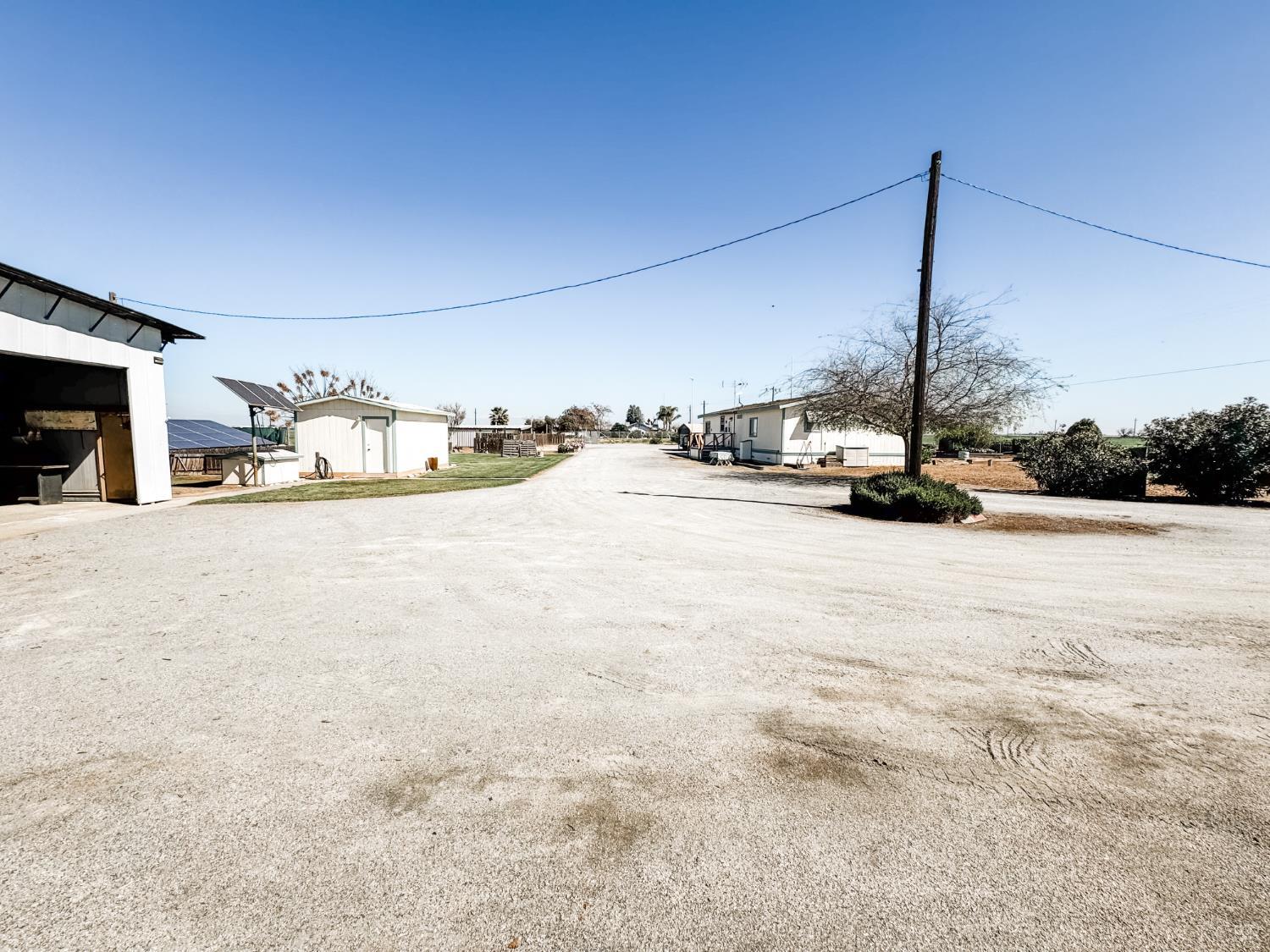 12120 Idaho Ave, Hanford, CA 93230