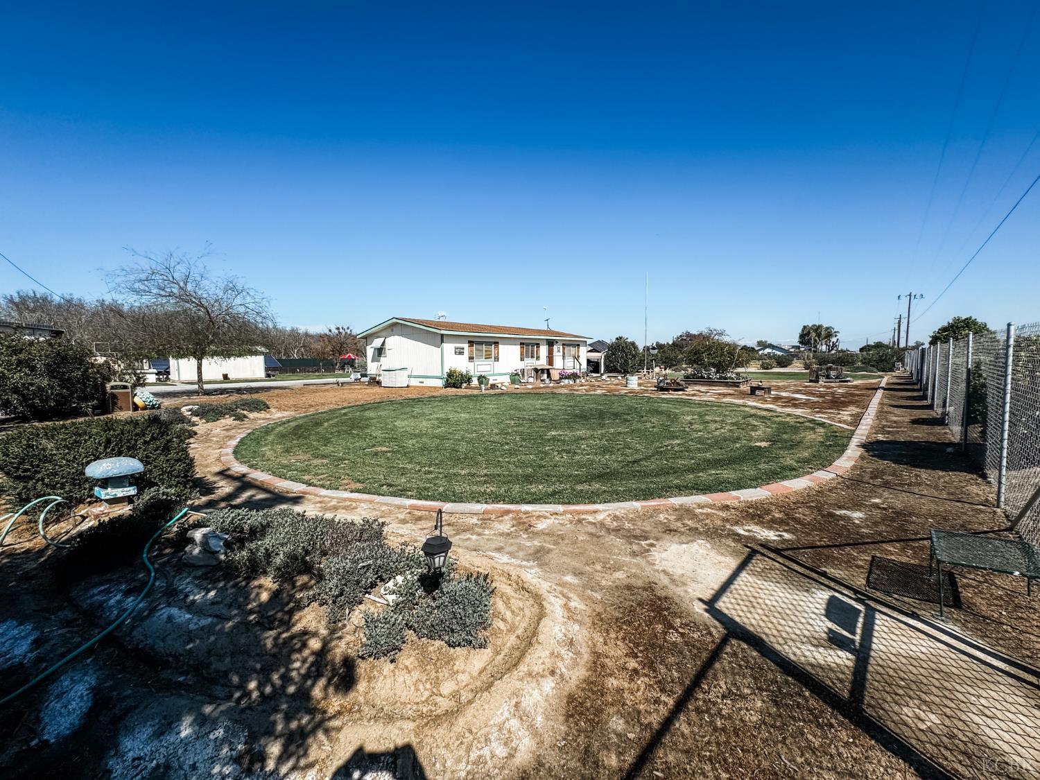 12120 Idaho Ave, Hanford, CA 93230