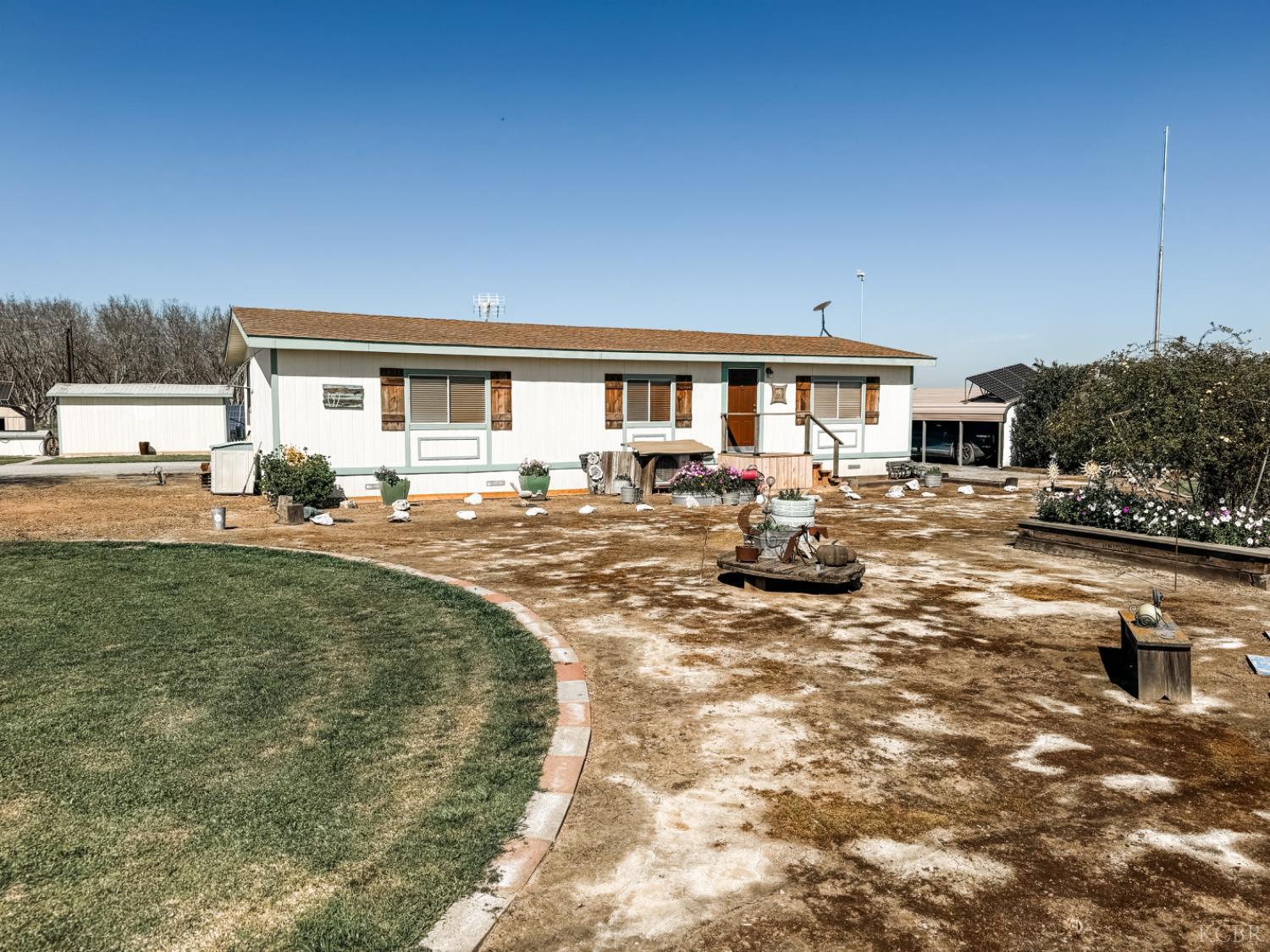 12120 Idaho Ave, Hanford, CA 93230