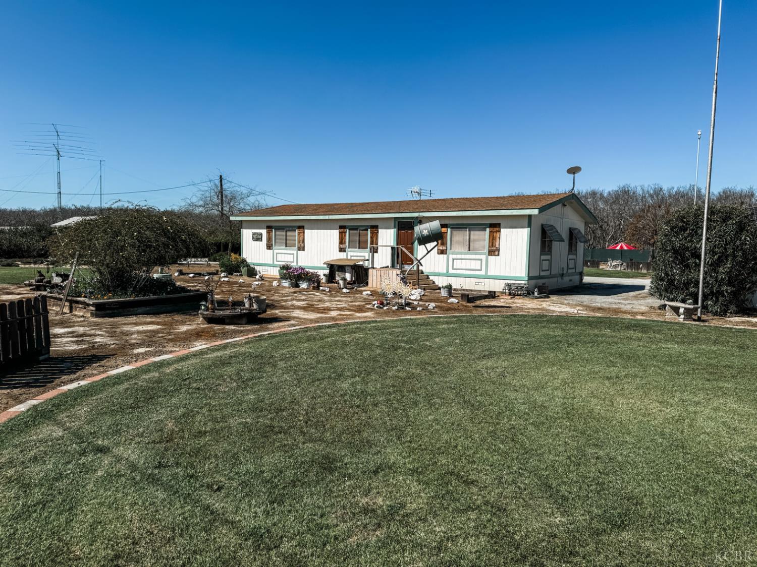 12120 Idaho Ave, Hanford, CA 93230