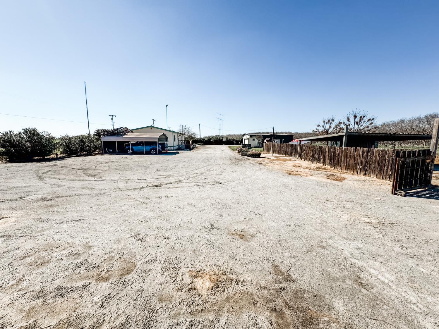 12120 Idaho Ave, Hanford, CA 93230