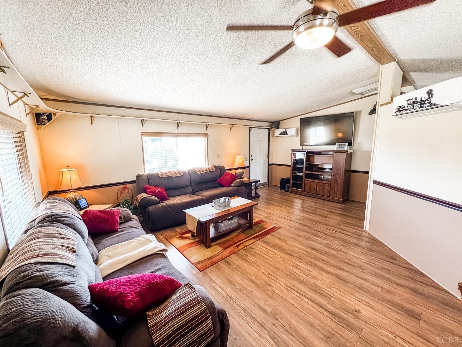 12120 Idaho Ave, Hanford, CA 93230