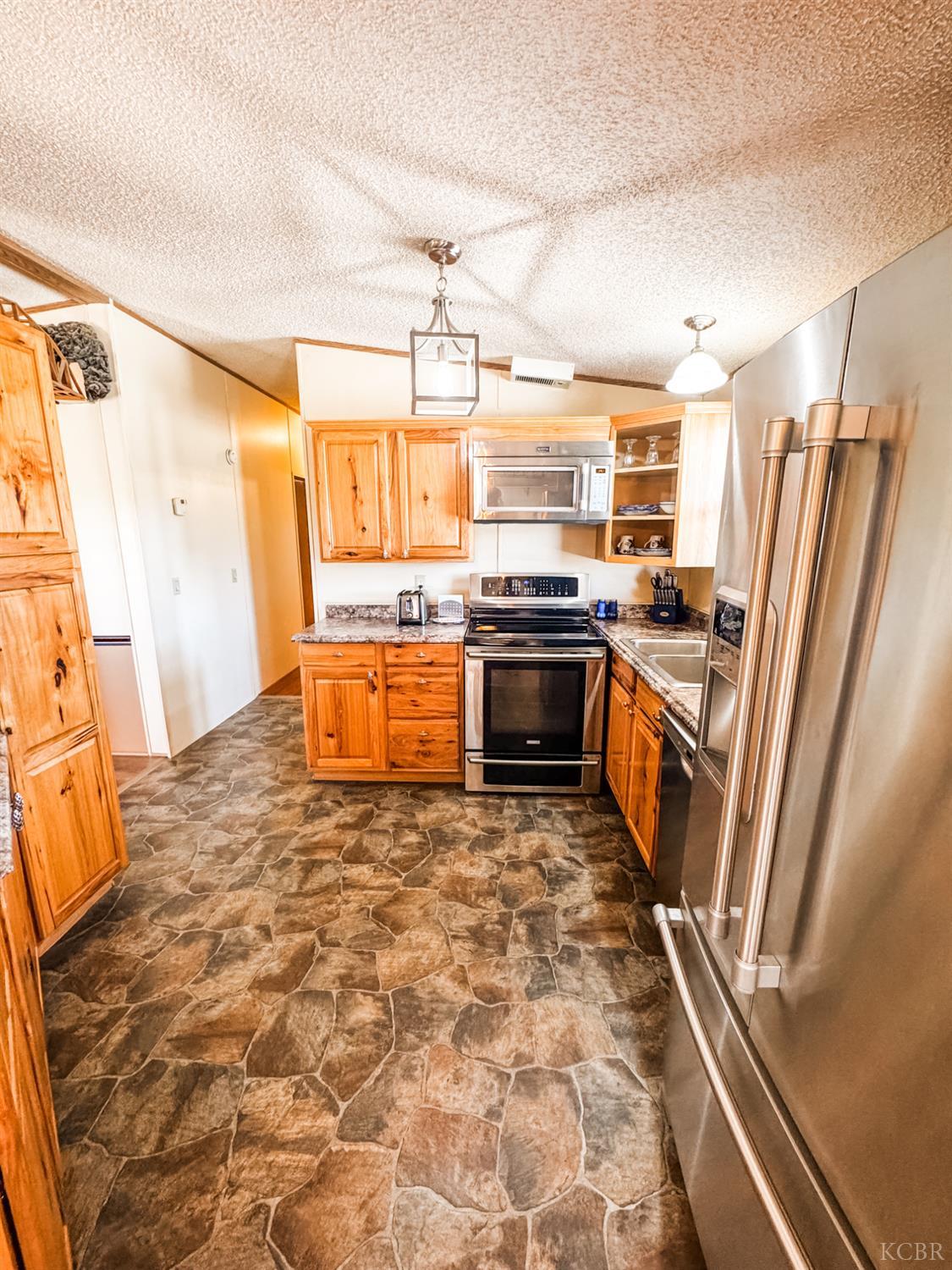 12120 Idaho Ave, Hanford, CA 93230