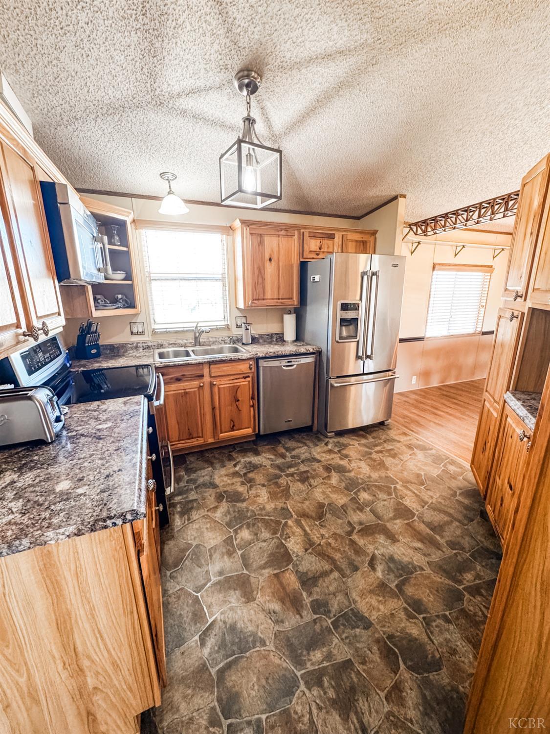 12120 Idaho Ave, Hanford, CA 93230