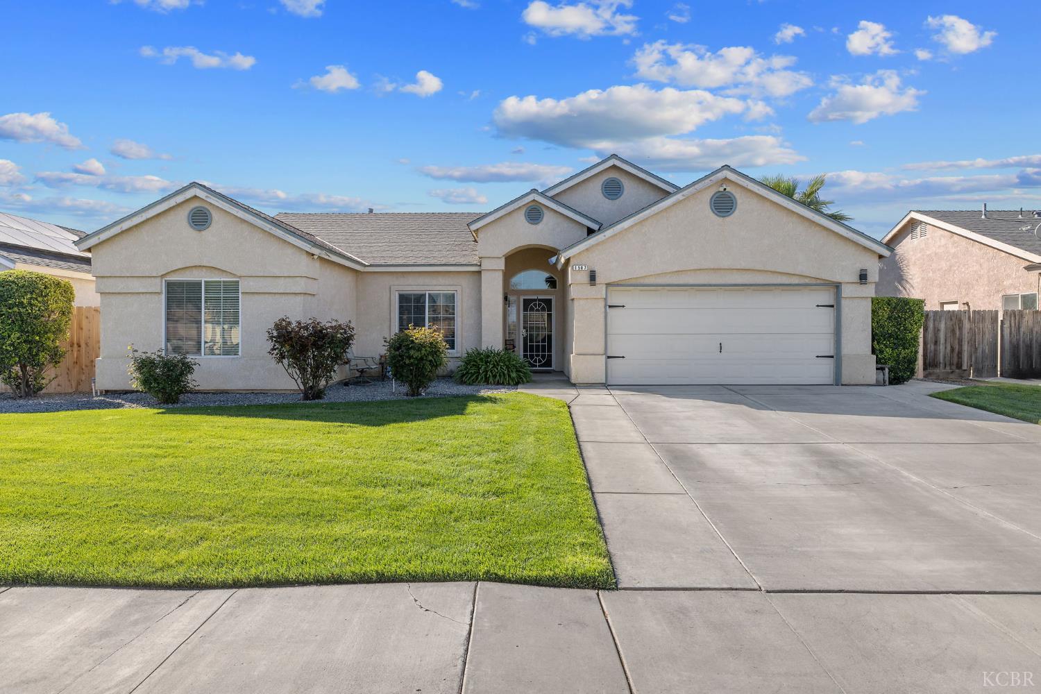 1587 Persimmon St, Lemoore, CA 93245