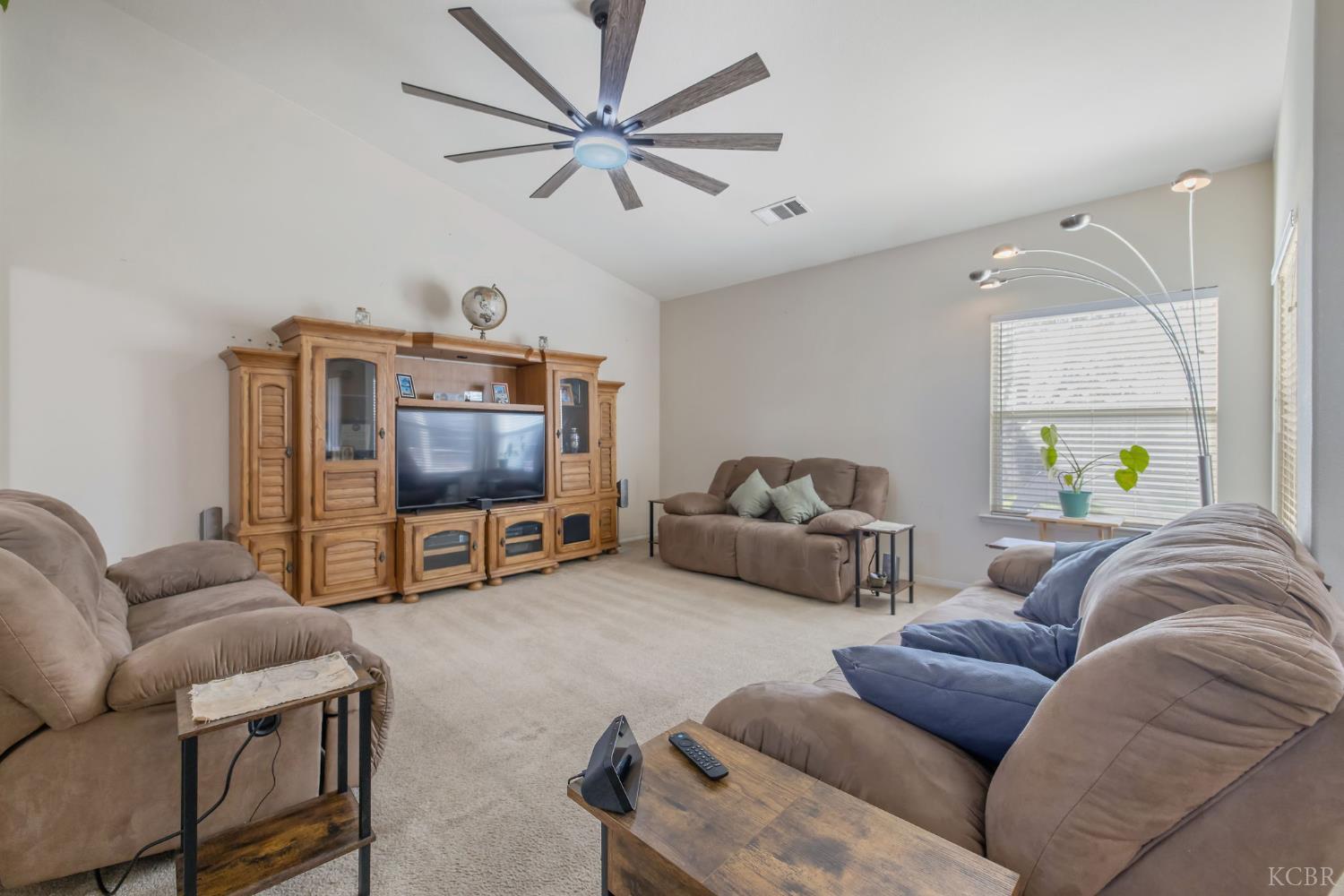 1587 Persimmon St, Lemoore, CA 93245