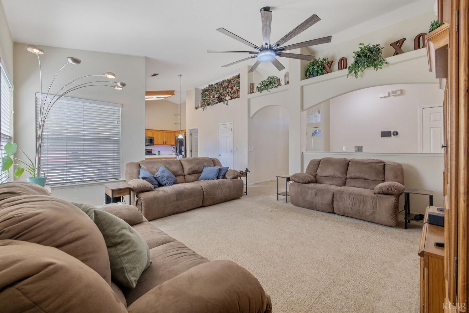 1587 Persimmon St, Lemoore, CA 93245