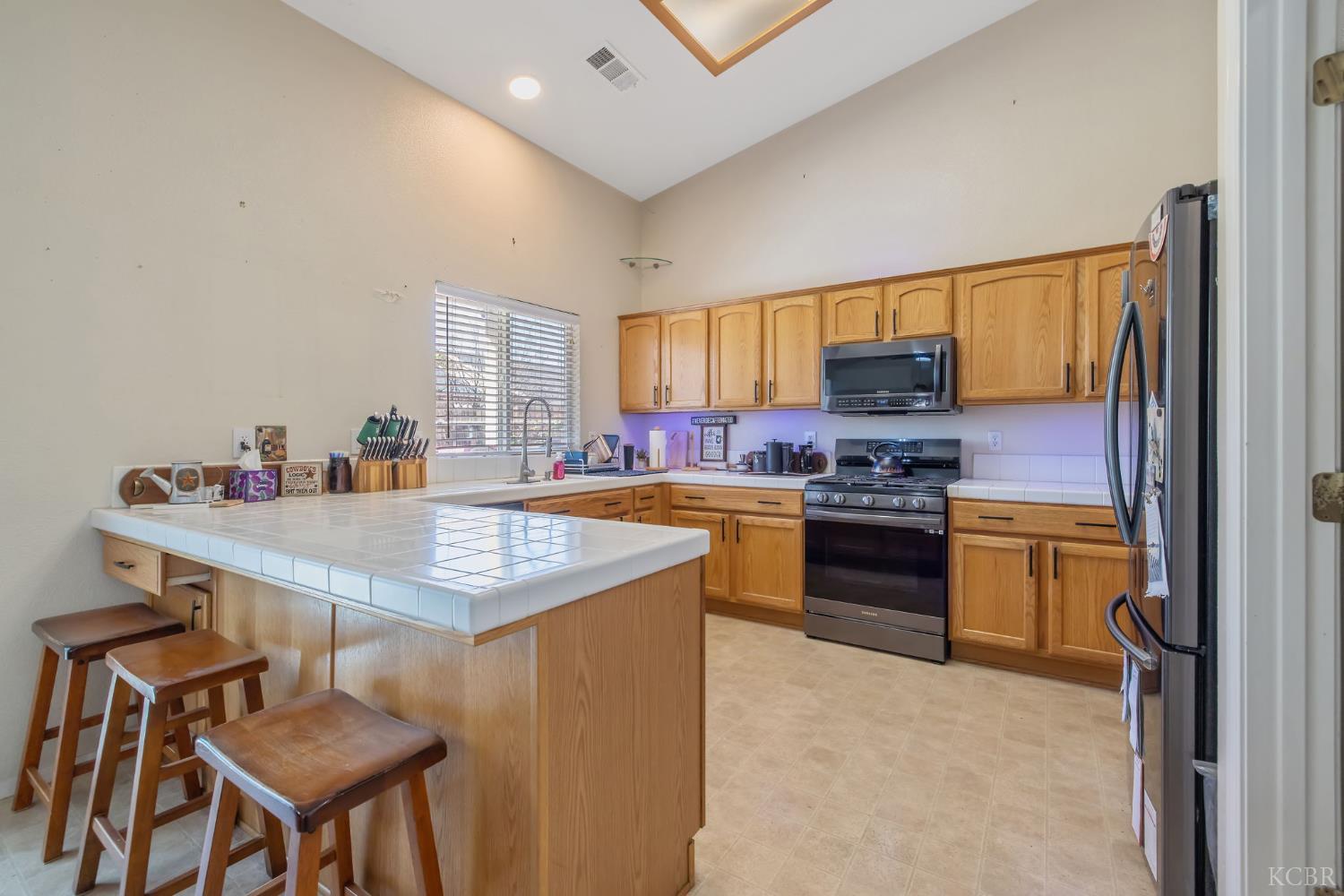 1587 Persimmon St, Lemoore, CA 93245