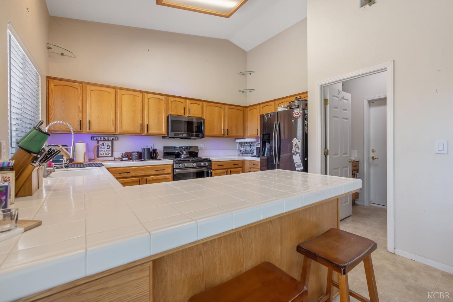 1587 Persimmon St, Lemoore, CA 93245