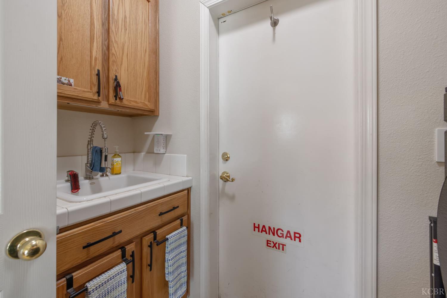 1587 Persimmon St, Lemoore, CA 93245