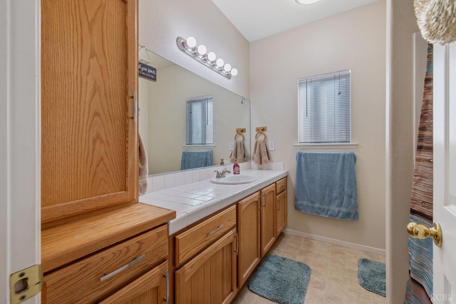 1587 Persimmon St, Lemoore, CA 93245