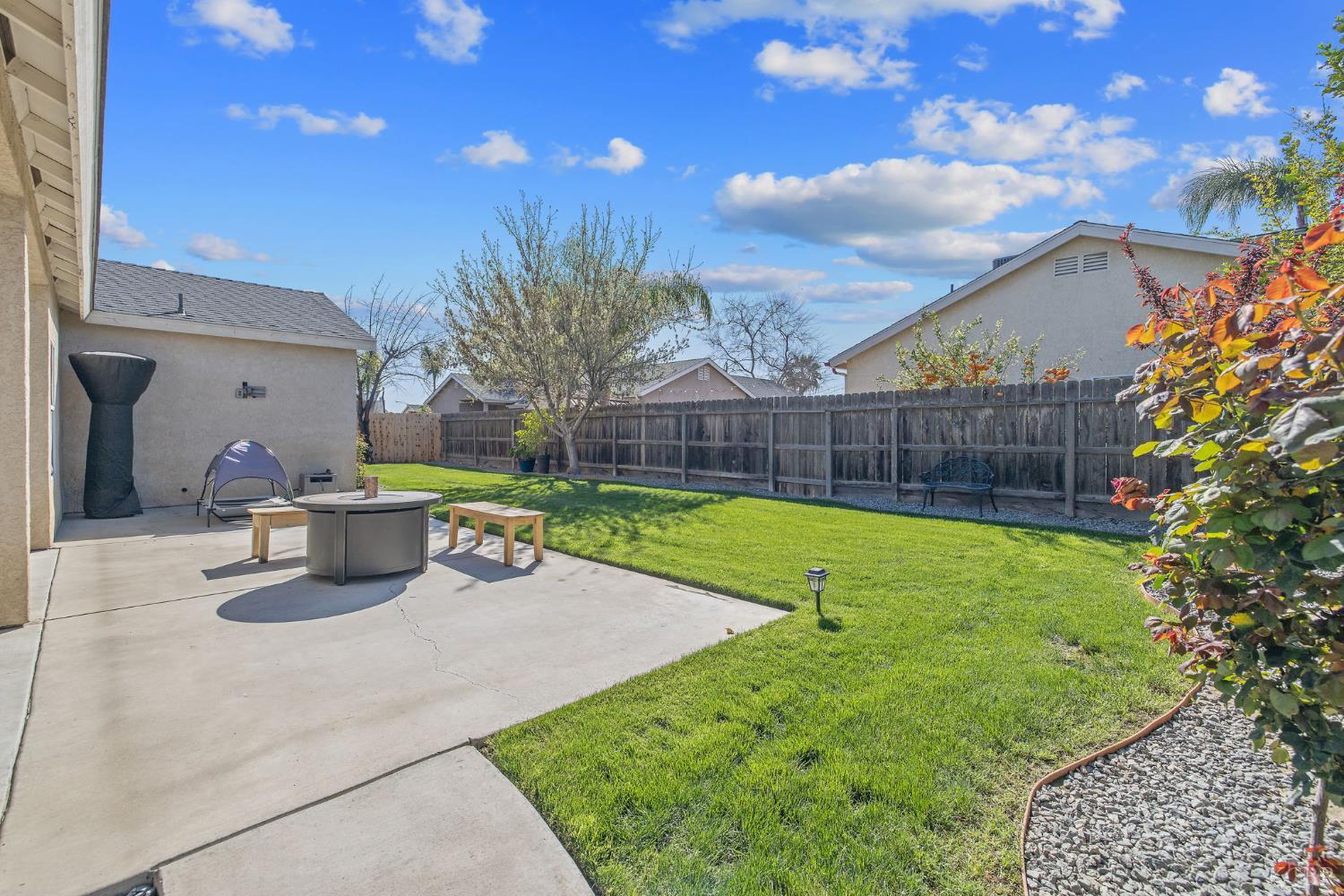 1587 Persimmon St, Lemoore, CA 93245