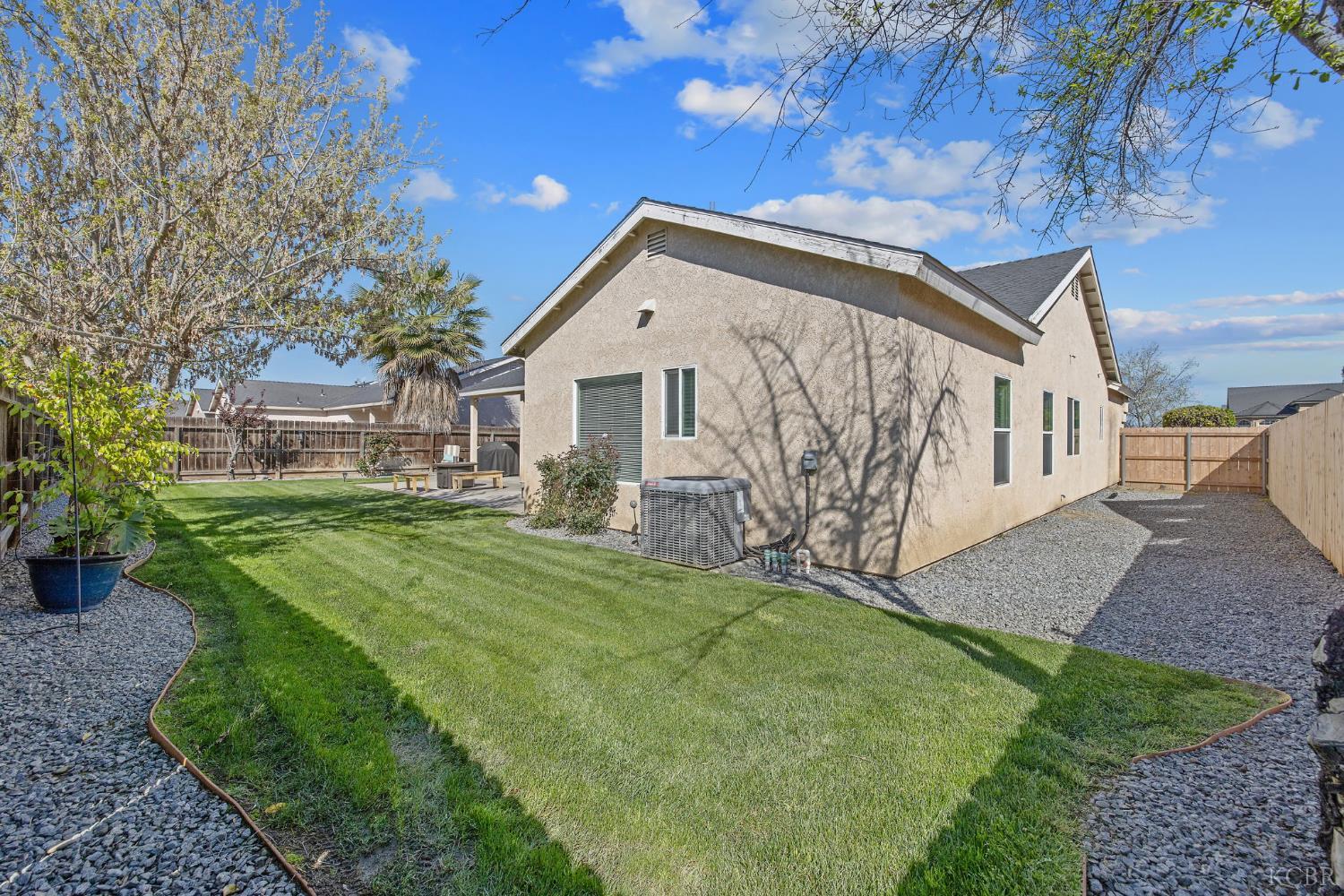 1587 Persimmon St, Lemoore, CA 93245