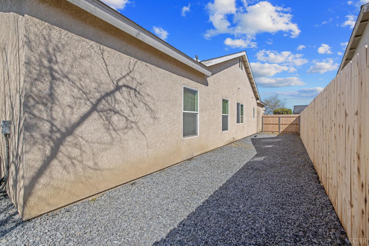 1587 Persimmon St, Lemoore, CA 93245