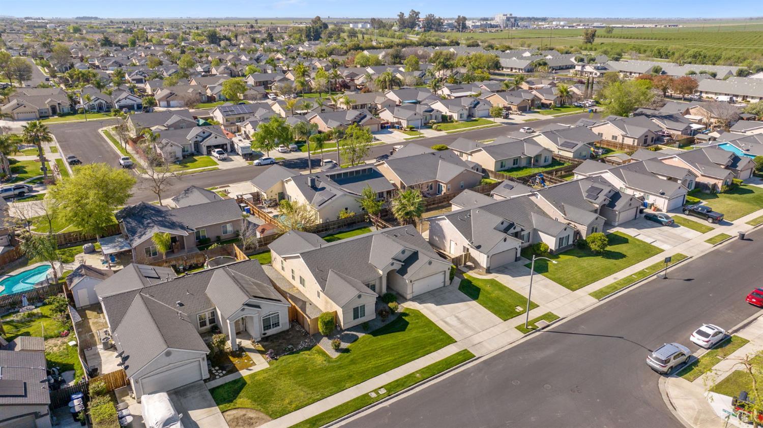 1587 Persimmon St, Lemoore, CA 93245