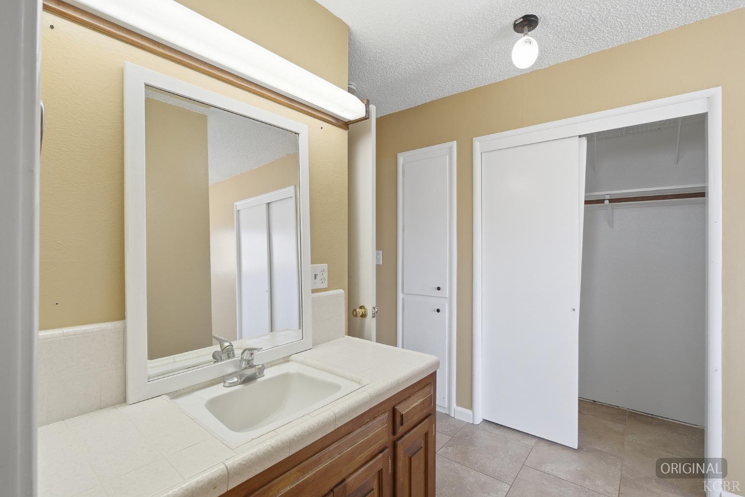 2234 Carter Way, Hanford, CA 93230