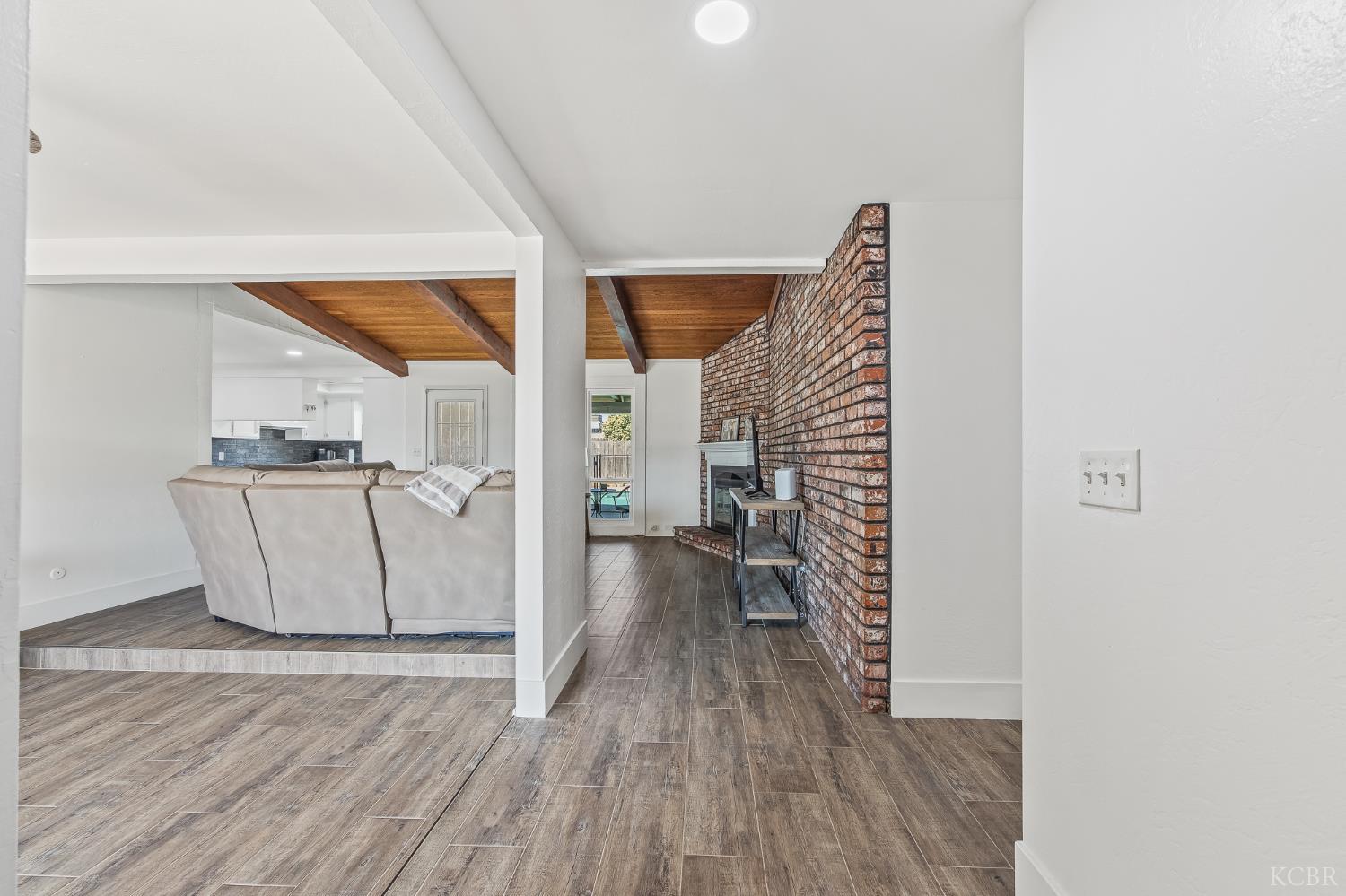 3230 W Pryor, Visalia, CA 93277