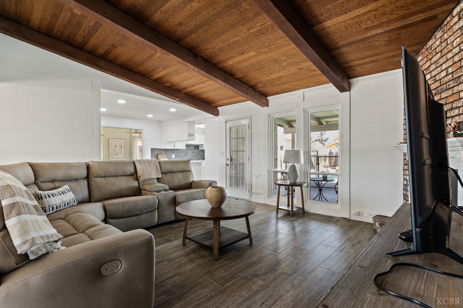 3230 W Pryor, Visalia, CA 93277