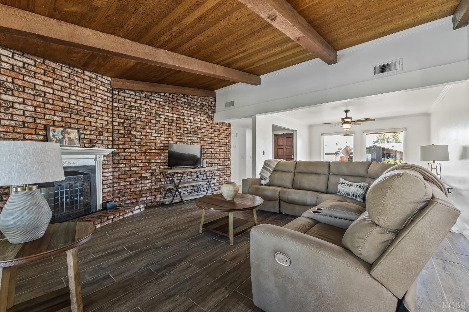 3230 W Pryor, Visalia, CA 93277