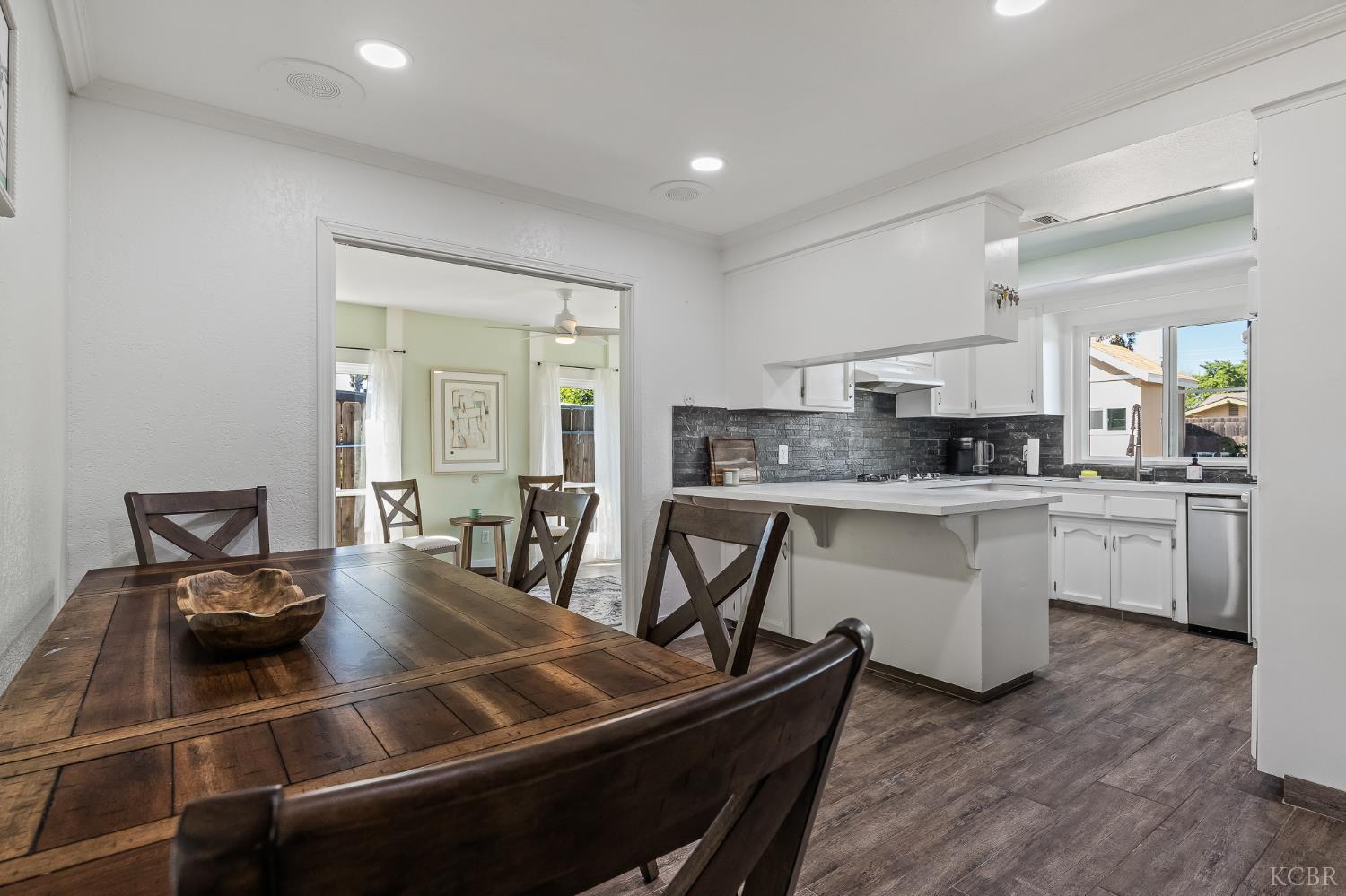 3230 W Pryor, Visalia, CA 93277