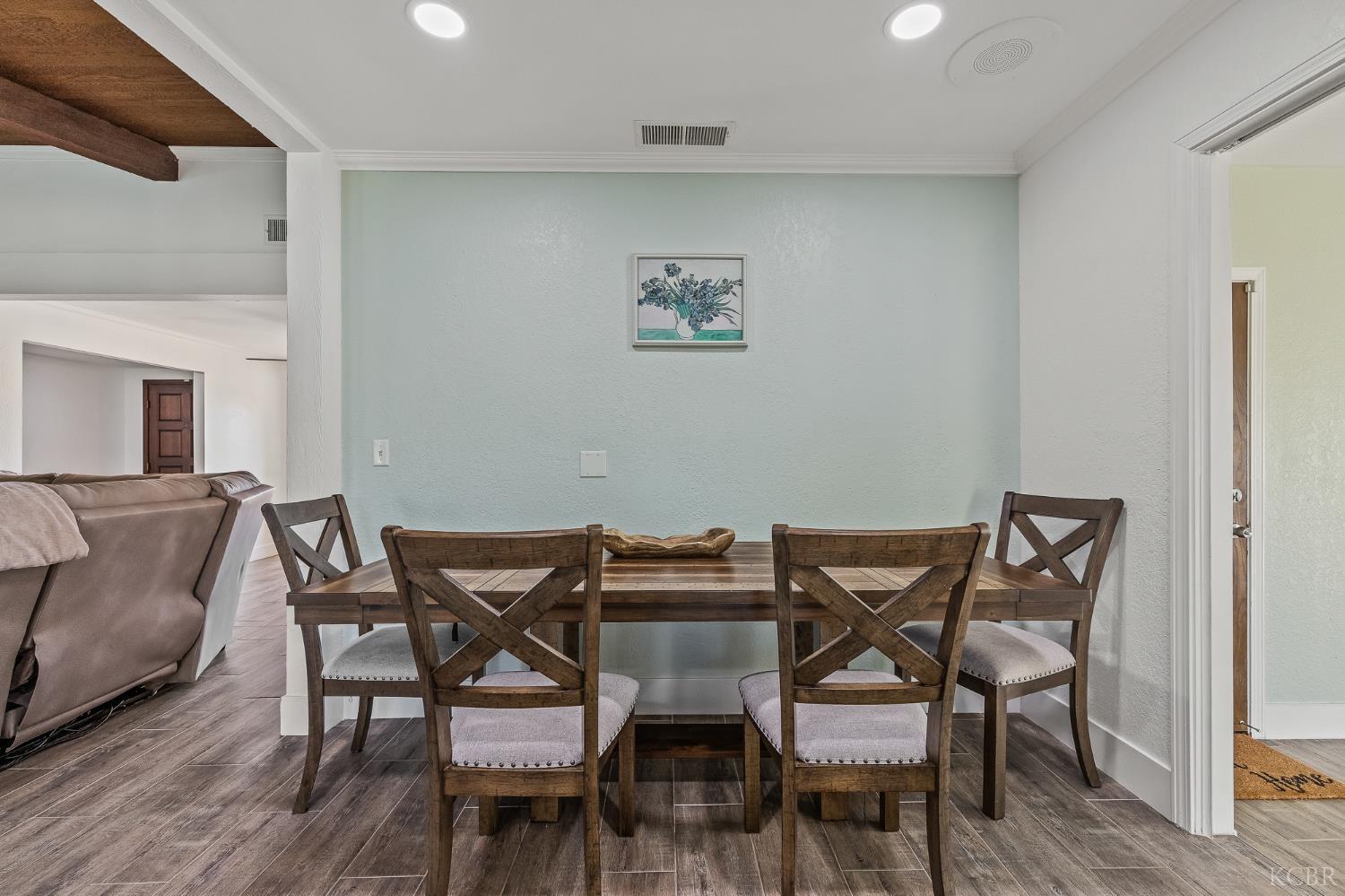 3230 W Pryor, Visalia, CA 93277