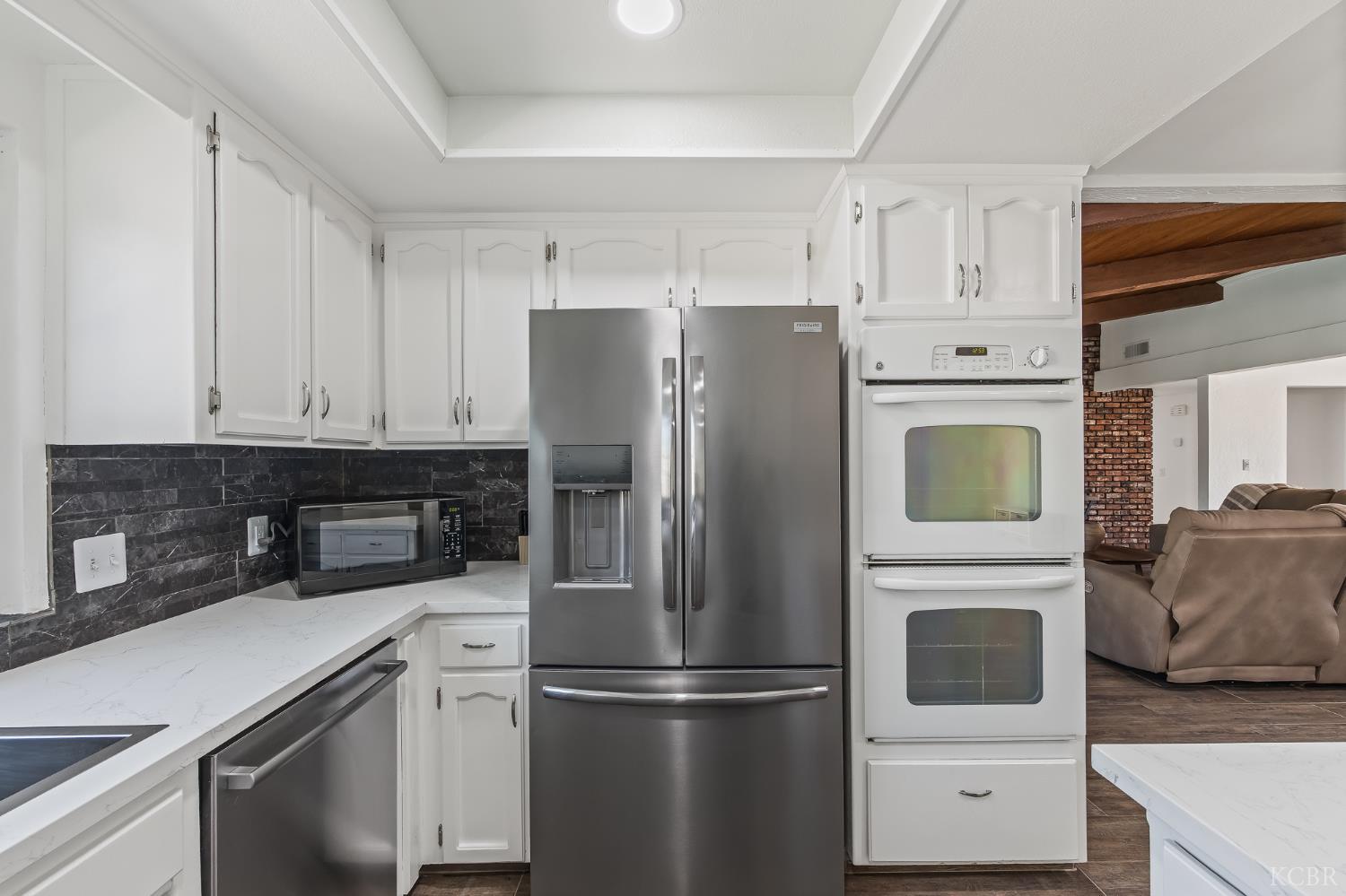 3230 W Pryor, Visalia, CA 93277