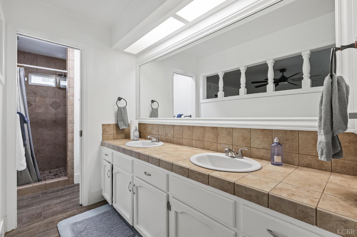 3230 W Pryor, Visalia, CA 93277