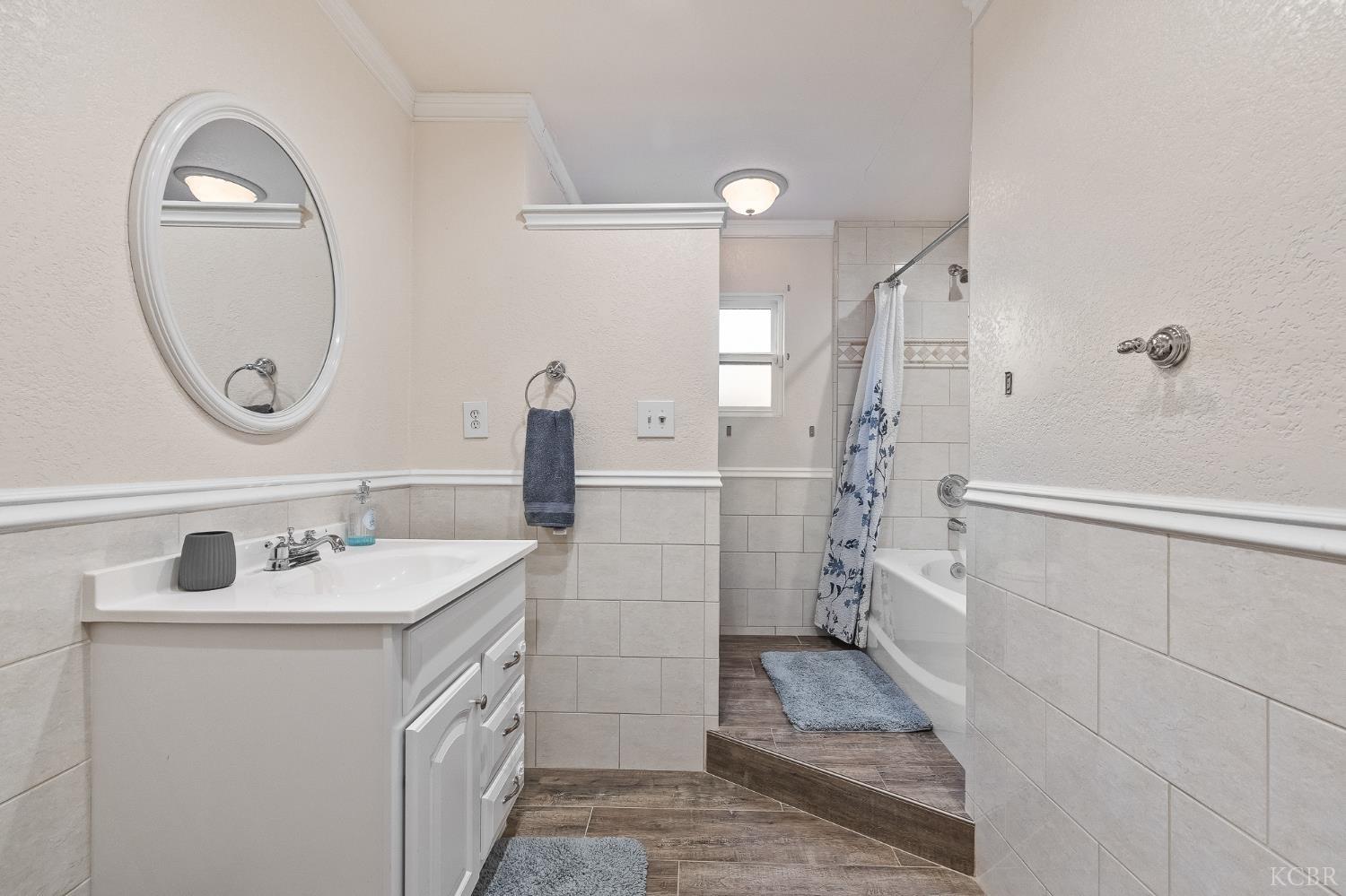 3230 W Pryor, Visalia, CA 93277