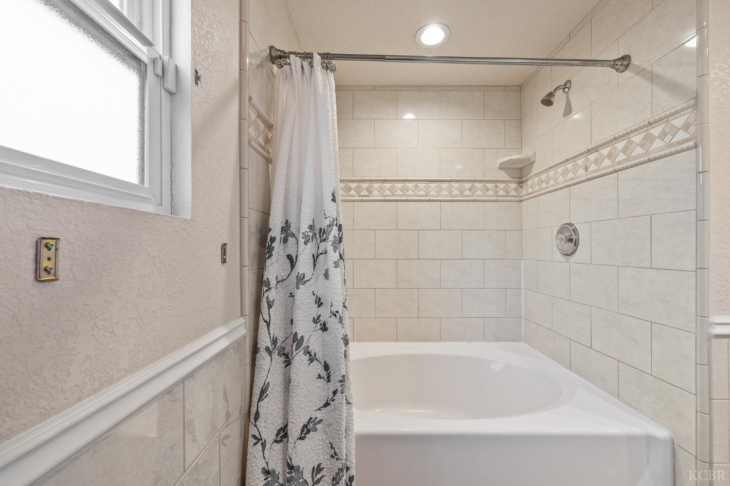 3230 W Pryor, Visalia, CA 93277