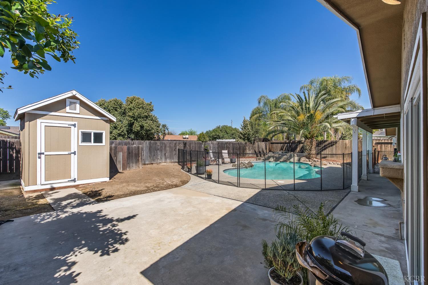 3230 W Pryor, Visalia, CA 93277