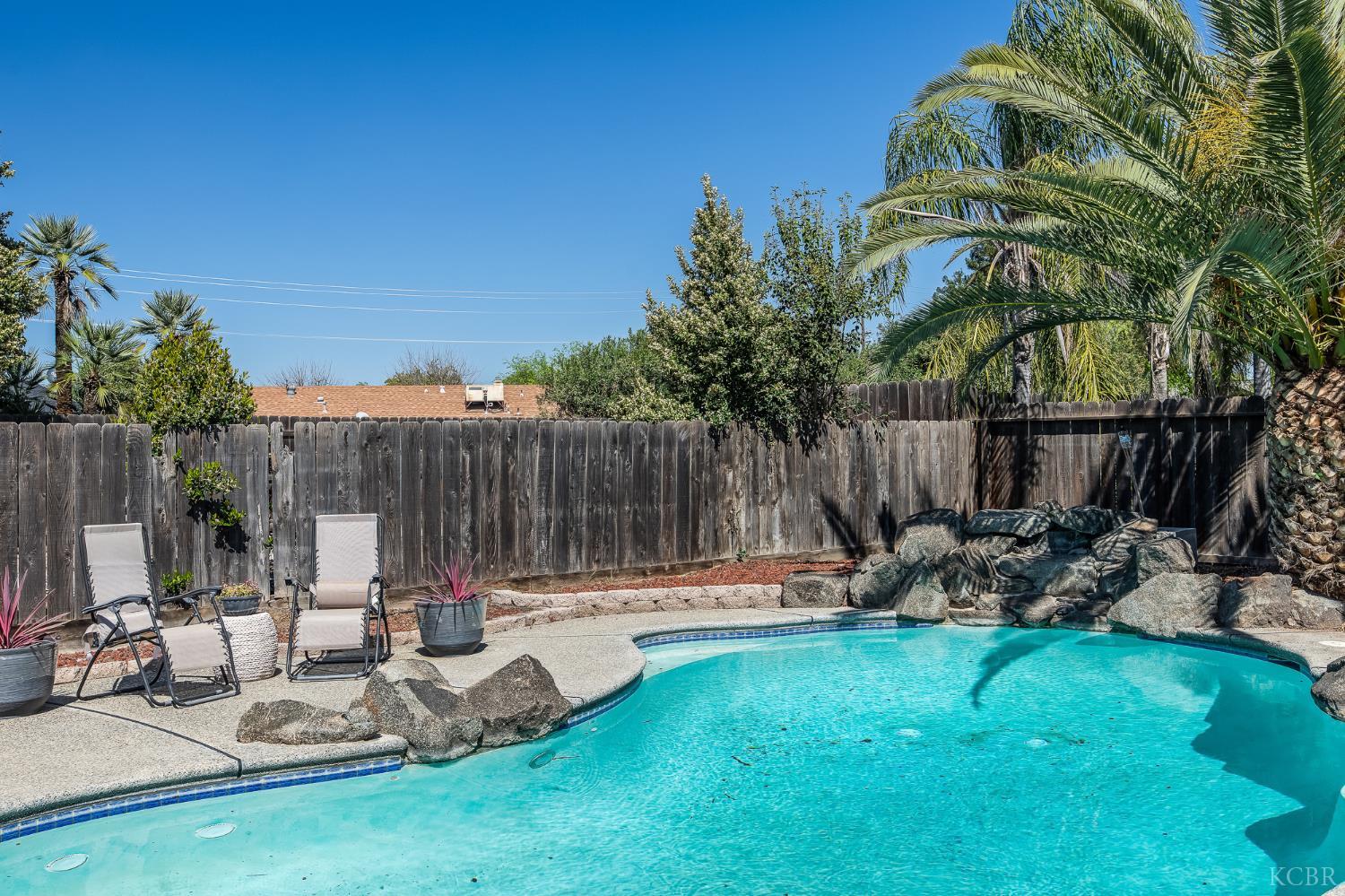 3230 W Pryor, Visalia, CA 93277