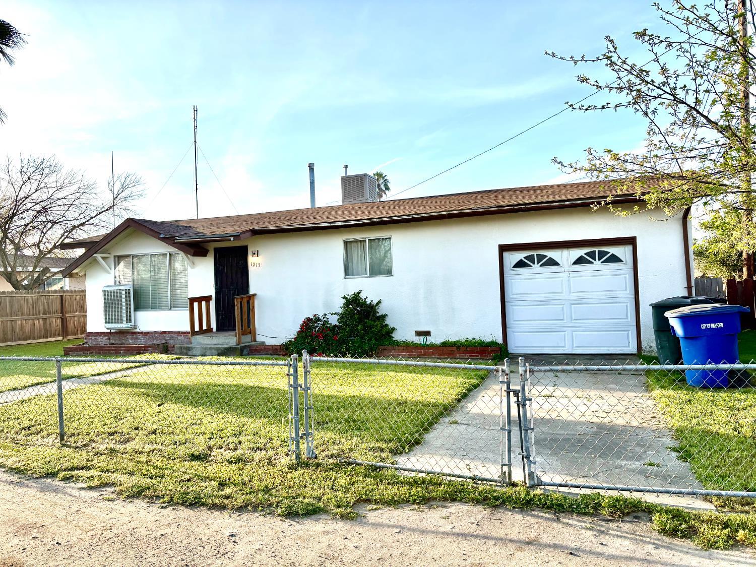 1215 Washington St, Hanford, CA 93230