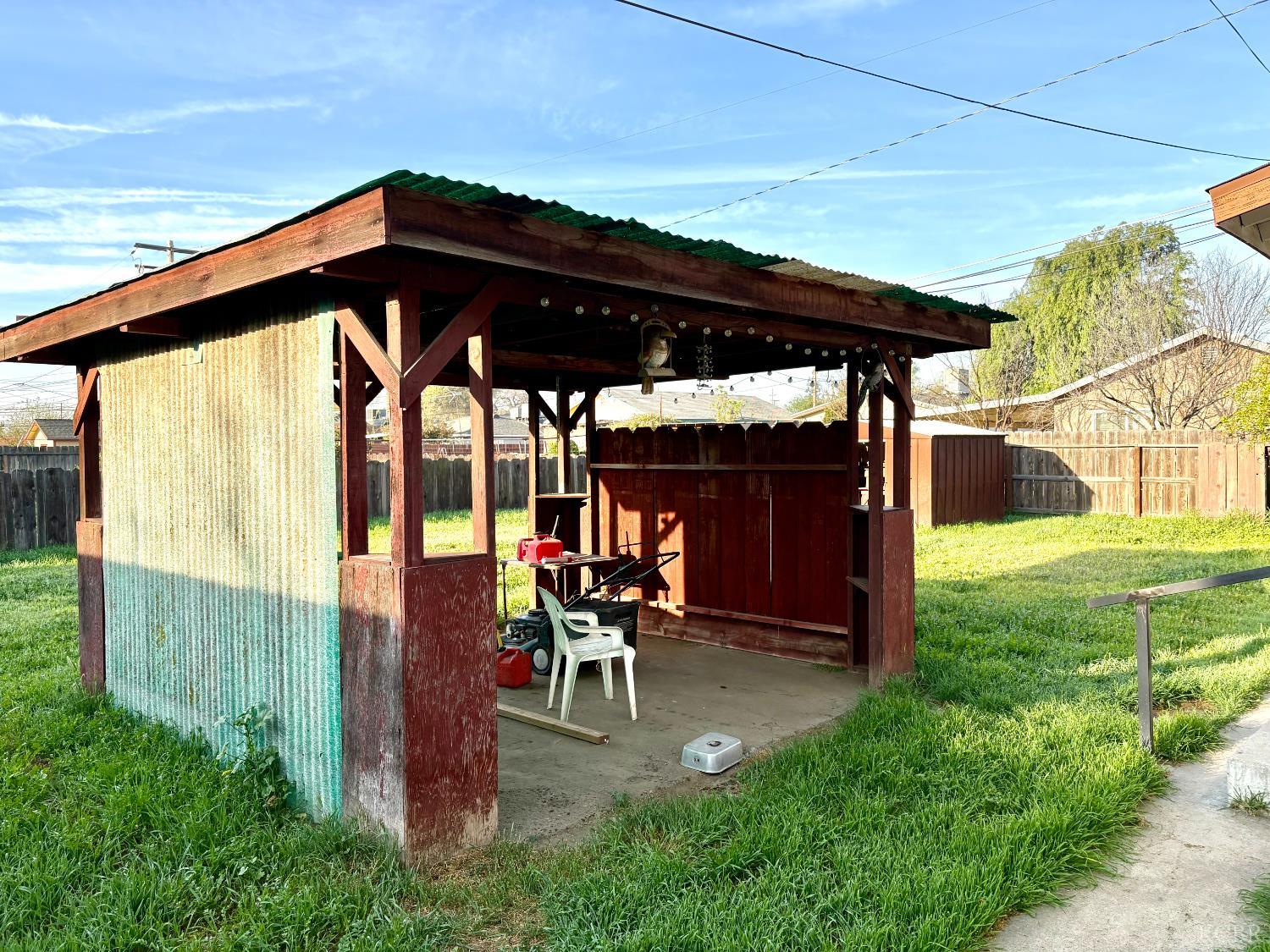 1215 Washington St, Hanford, CA 93230