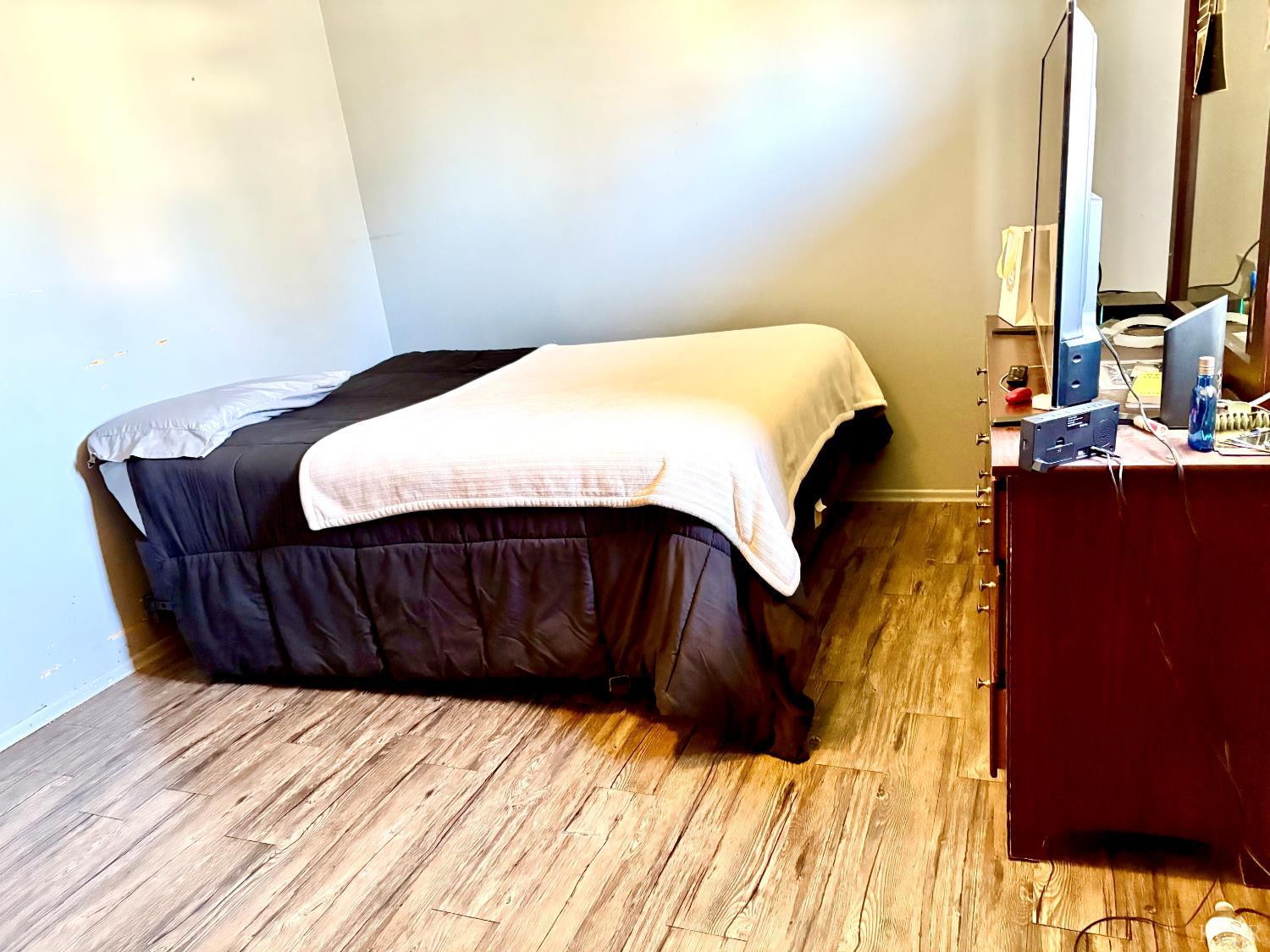 1215 Washington St, Hanford, CA 93230