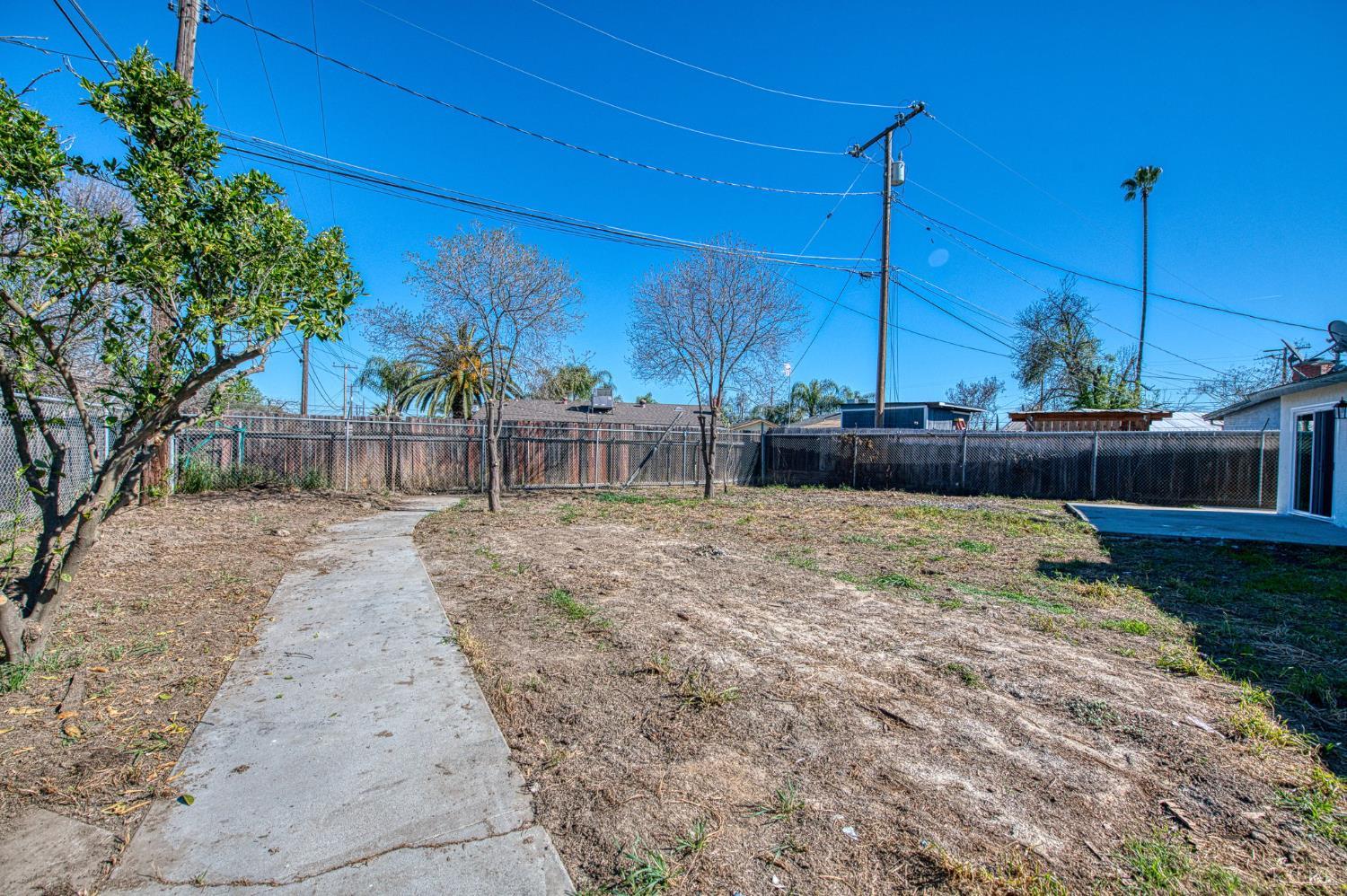 1167 Cling Cir, Hanford, CA 93230