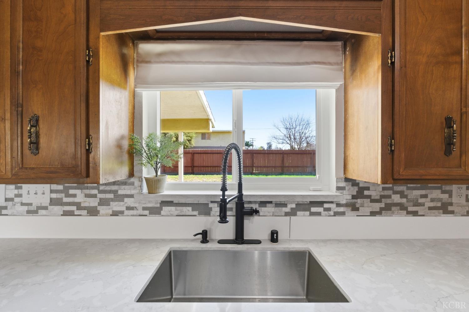 8895 14th Avenue, Hanford, CA 93230