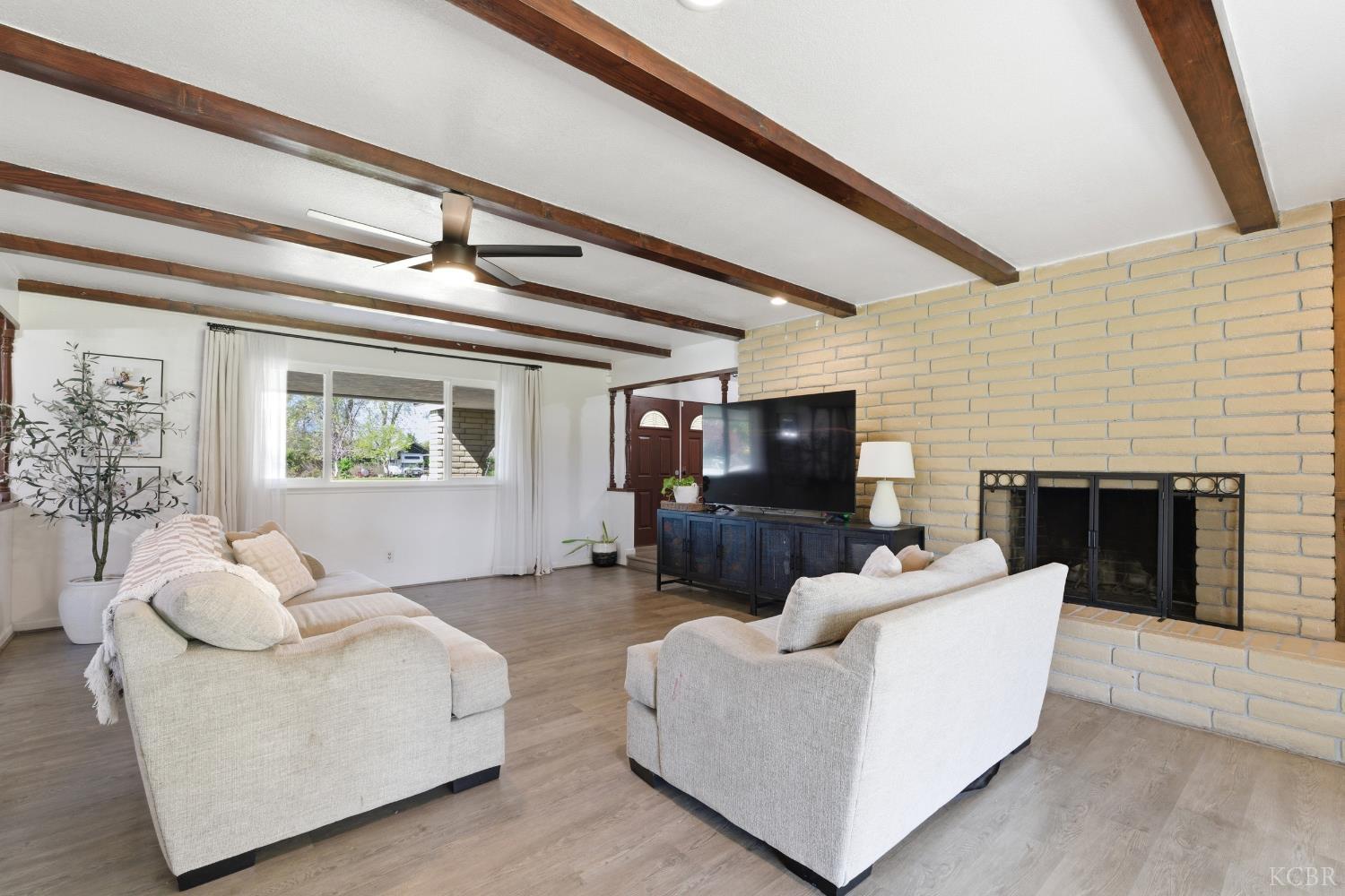 8895 14th Avenue, Hanford, CA 93230