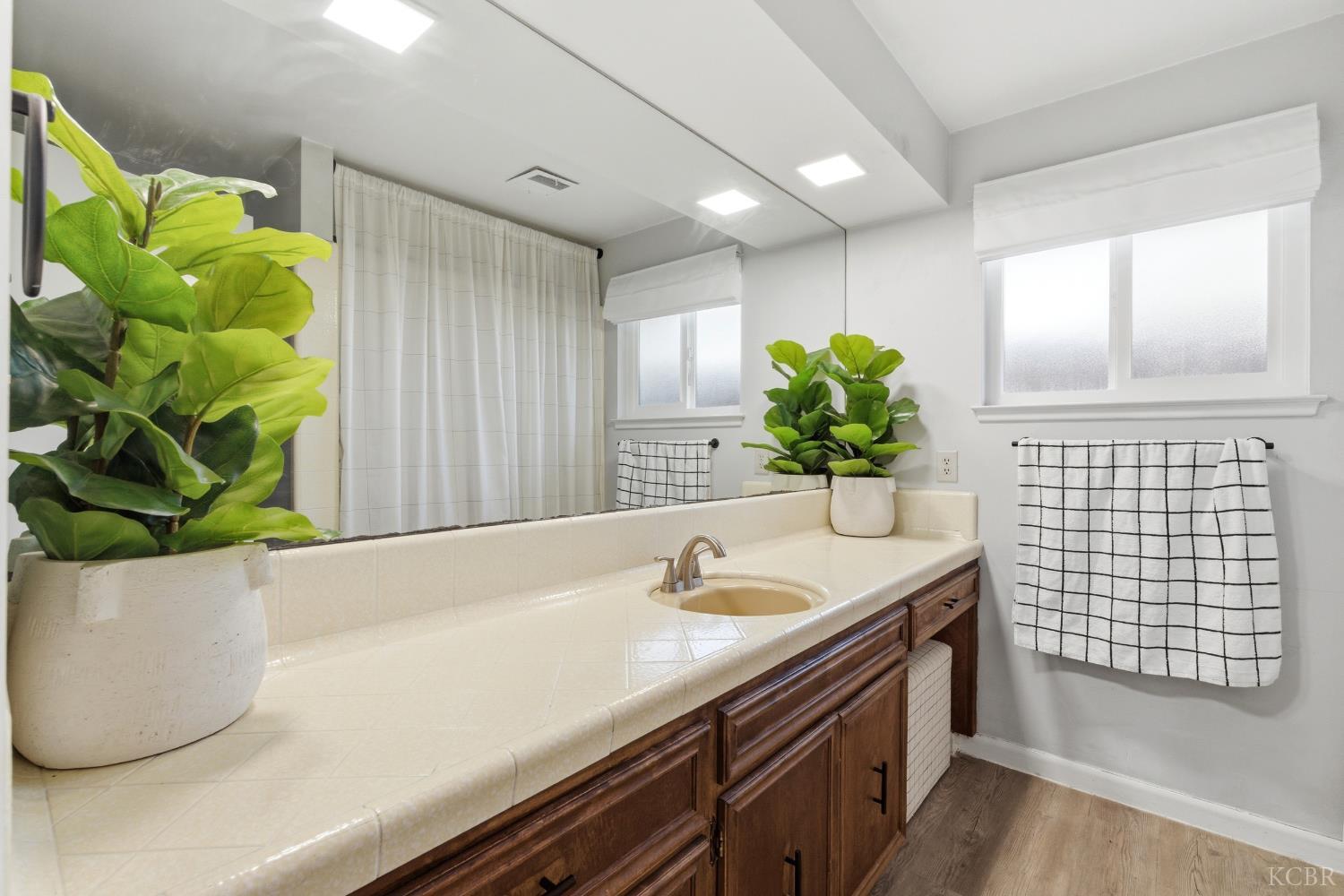 8895 14th Avenue, Hanford, CA 93230