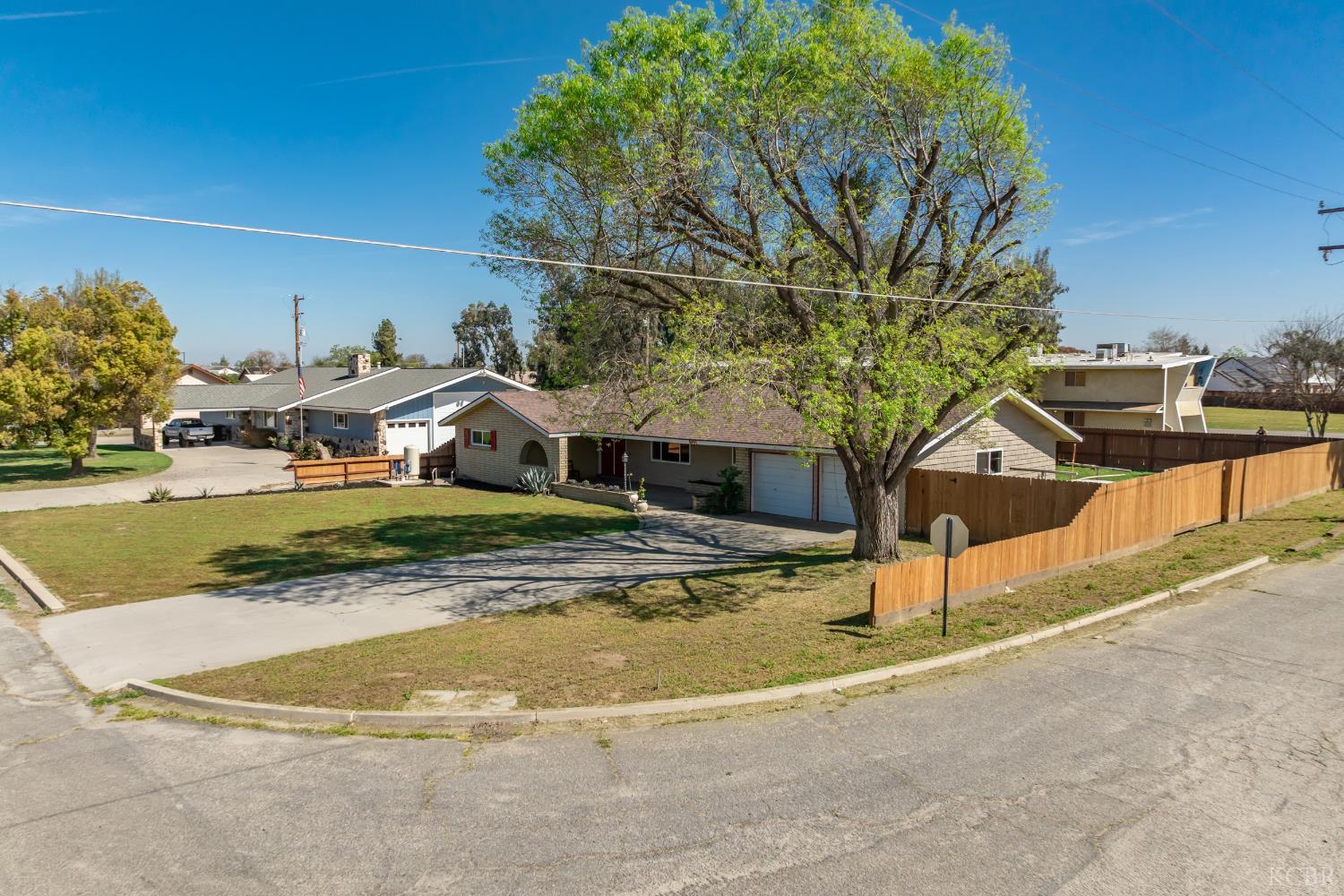 8895 14th Avenue, Hanford, CA 93230